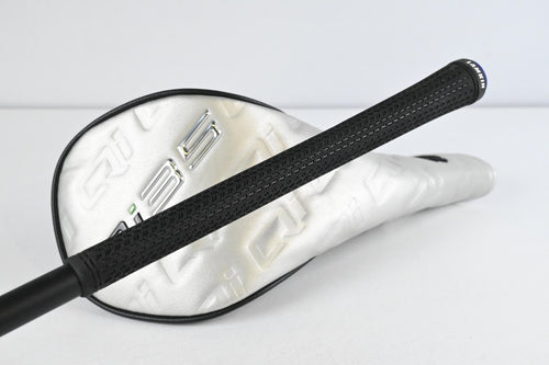 Taylormade Qi35 Driver / 9 Degree / Regular Flex Vanquish 5 Shaft