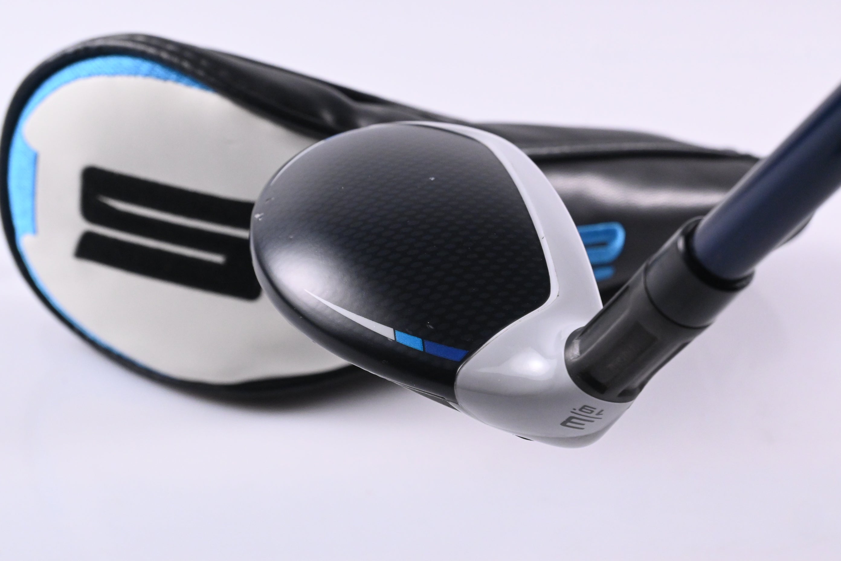 Left Hand Taylormade SIM2 Max #3 Hybrid / 19 Degree / Stiff Flex Ventus Blue 7