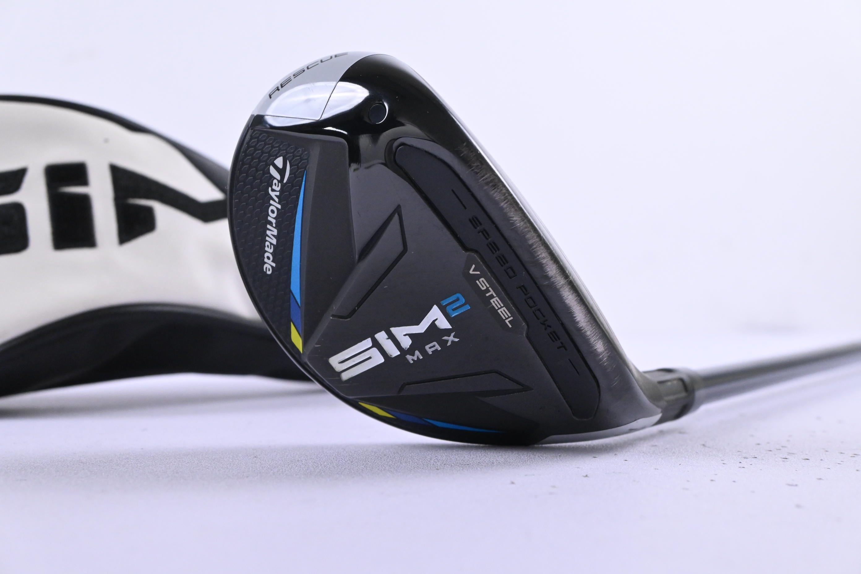 Taylormade SIM2 Max #4 Hybrid / 22 Degree / Regular Flex Fujikura Ventus Blue 6