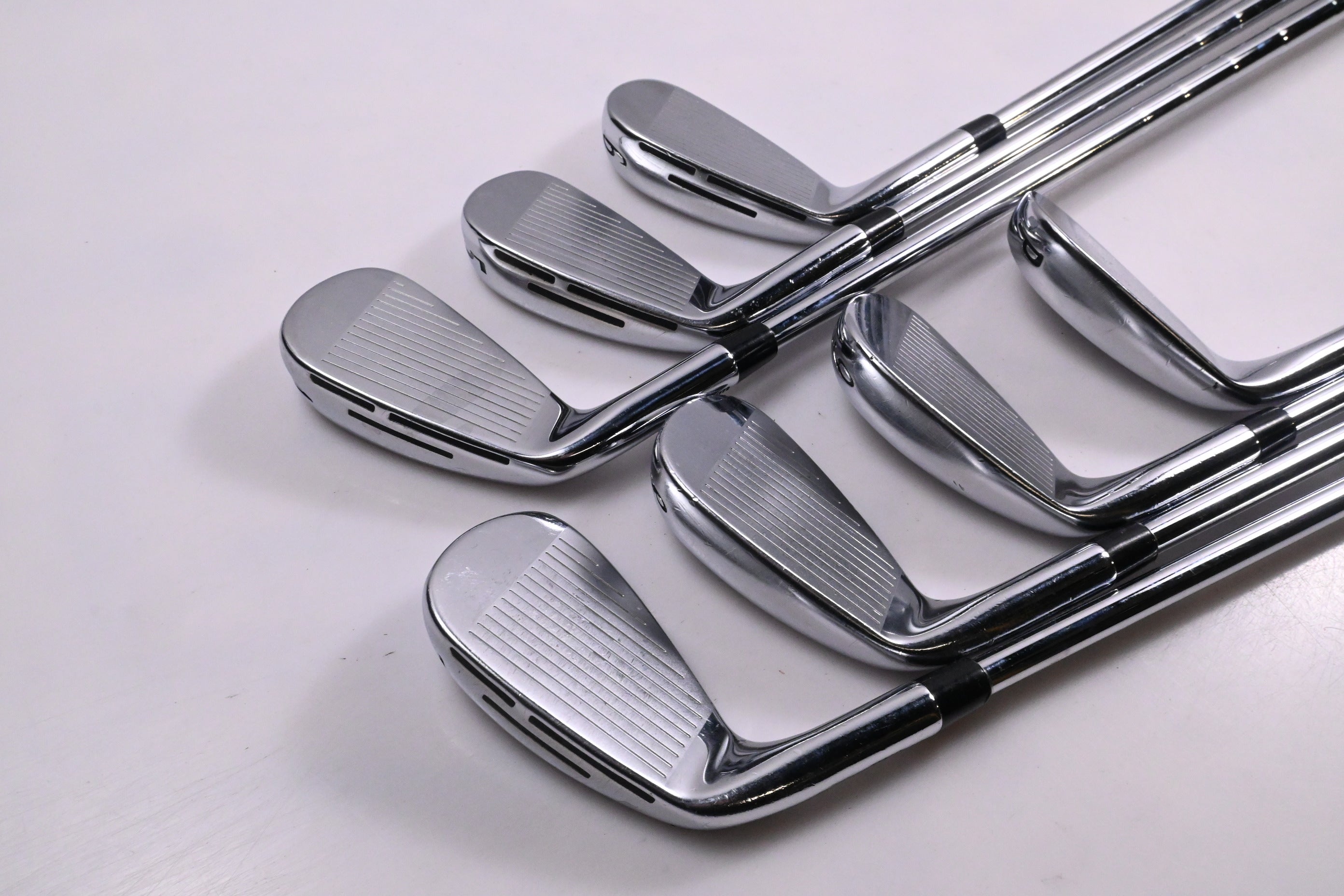 Wilson D9 Forged Irons / 4-PW / Stiff Flex KBS Tour 120 Shafts