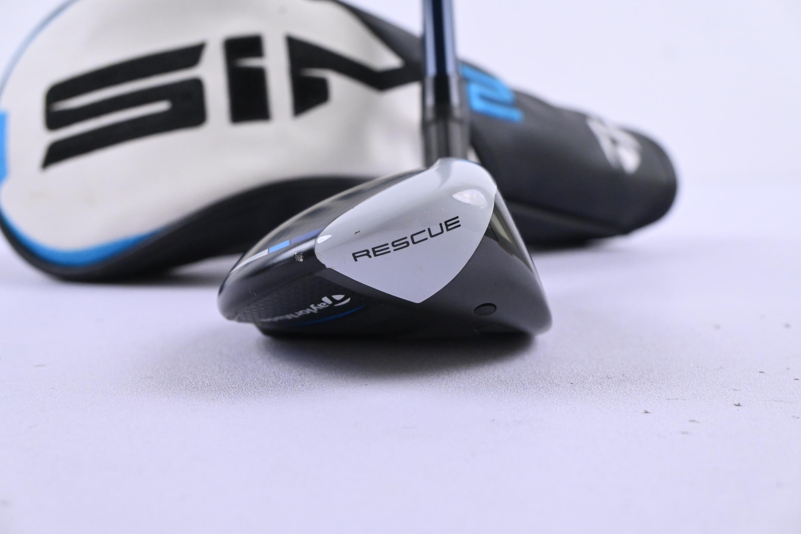 Taylormade SIM2 Max #4 Hybrid / 22 Degree / Regular Flex Fujikura Ventus Blue 6