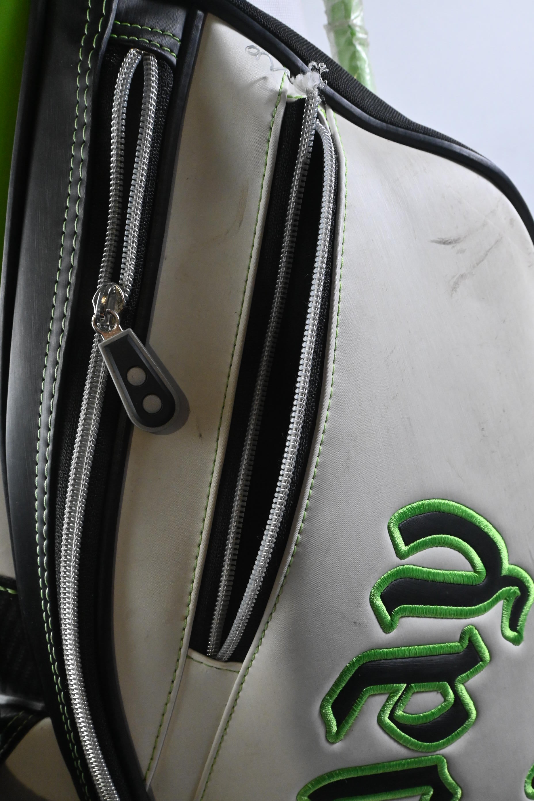 Callaway Epic Stand Bag / 4-Way Divider / Black, White & Green