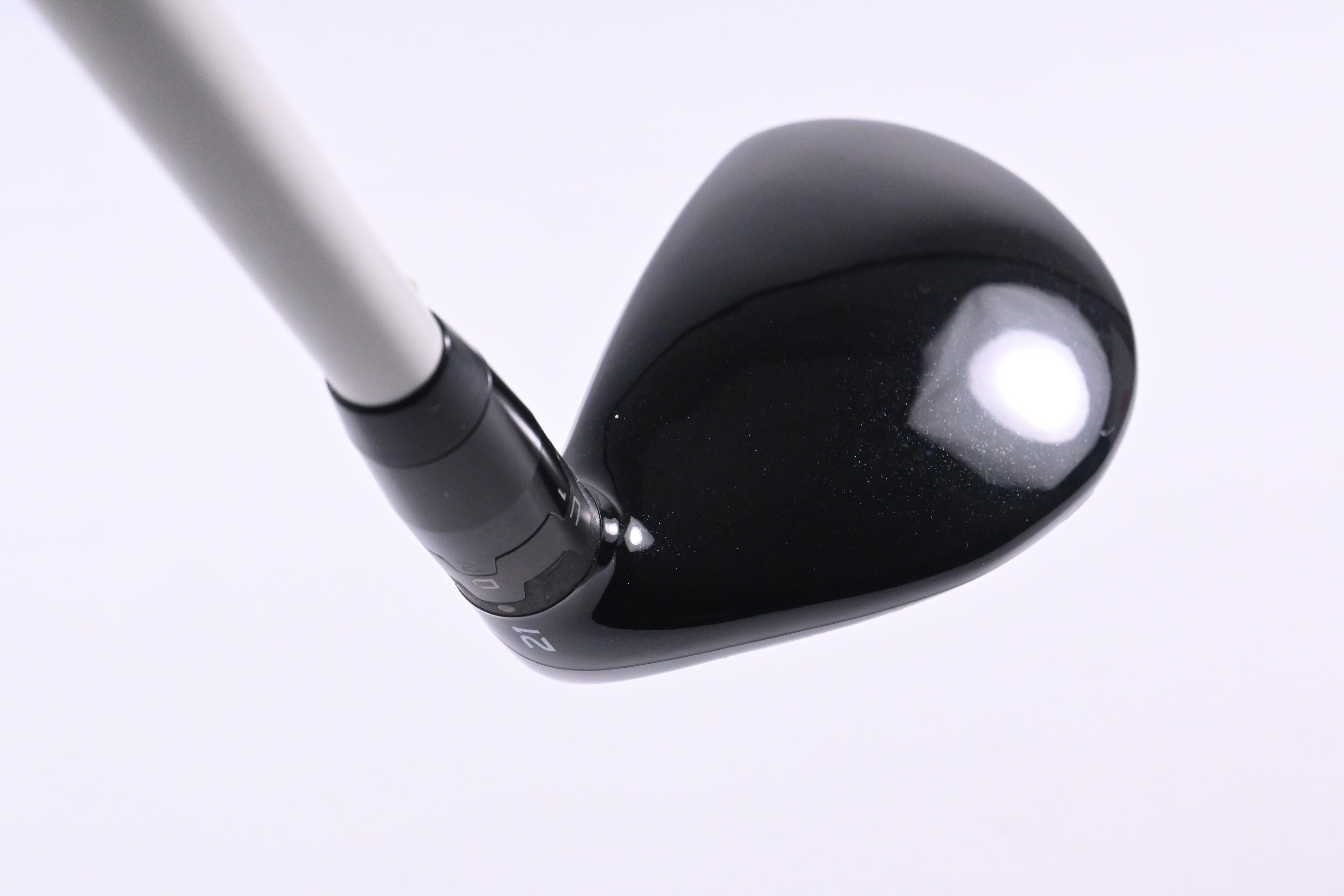 Titleist 915H #3 Hybrid / 21 Degree / Regular Flex Aldila Rogue Black 85 Shaft