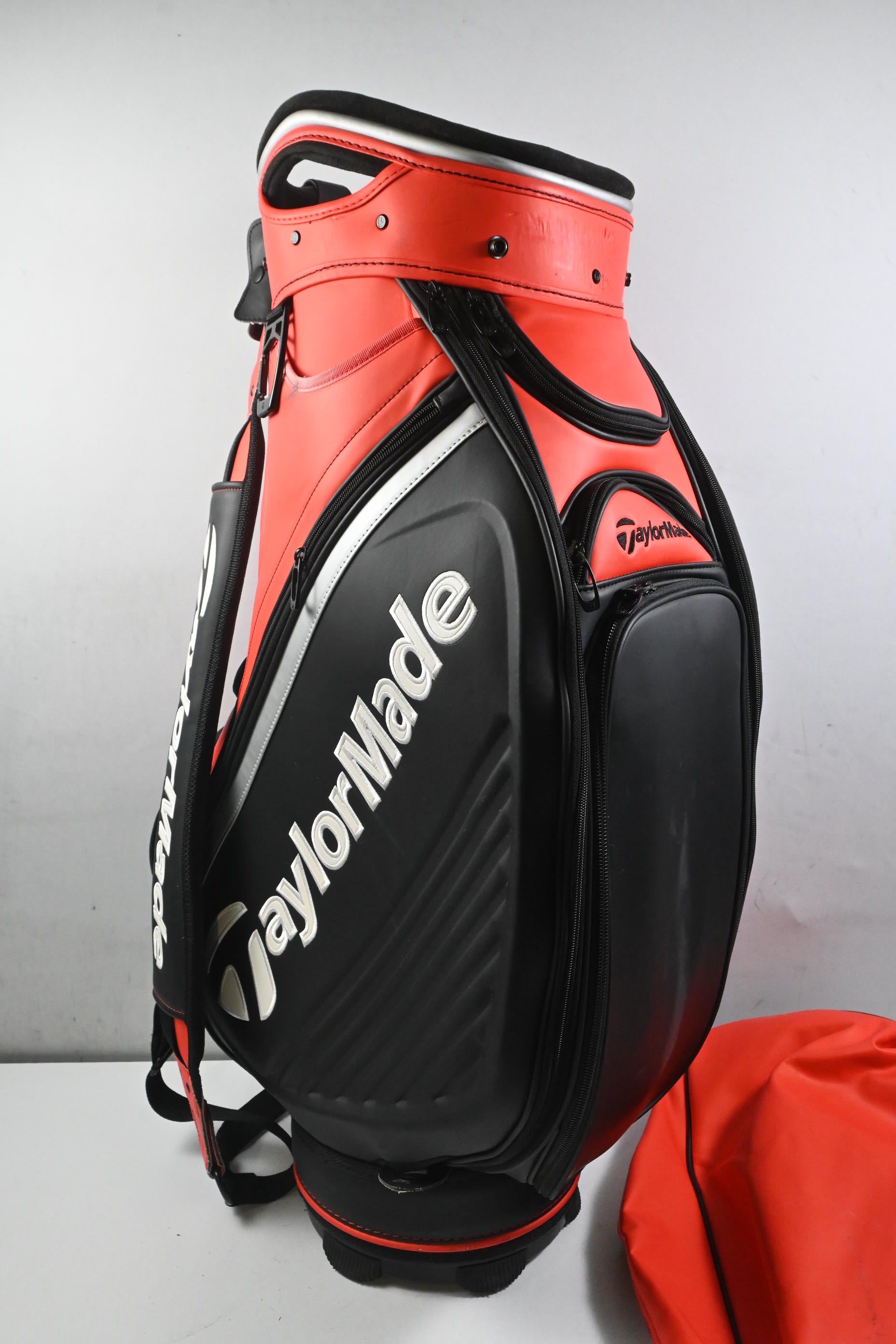 Taylormade Tour Bag / 6-Way Divider / Black, Red & White