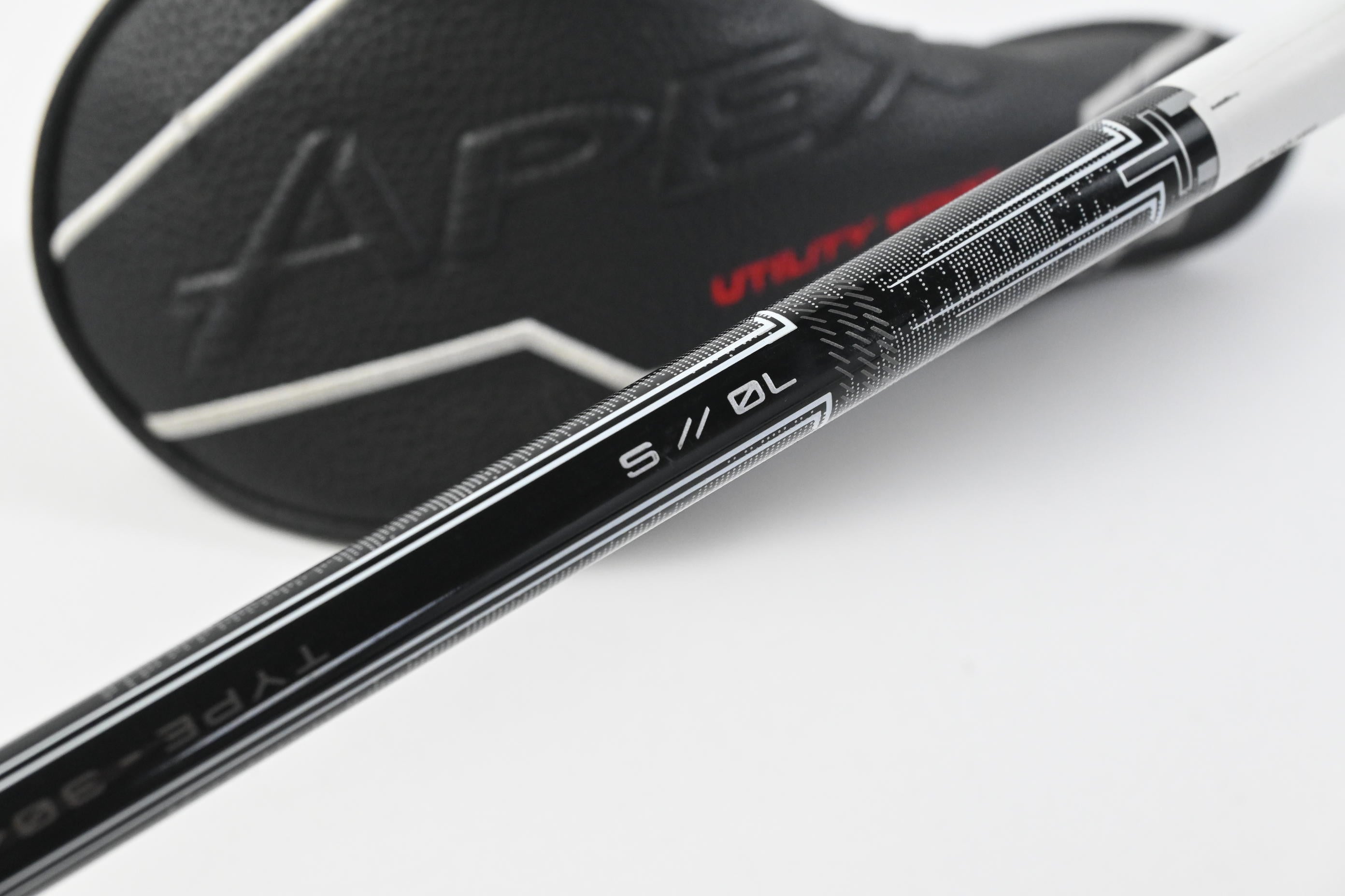 Callaway Apex UW 24 #2 Hybrid / 17 Degree / Stiff Flex MMT Black 70 Shaft