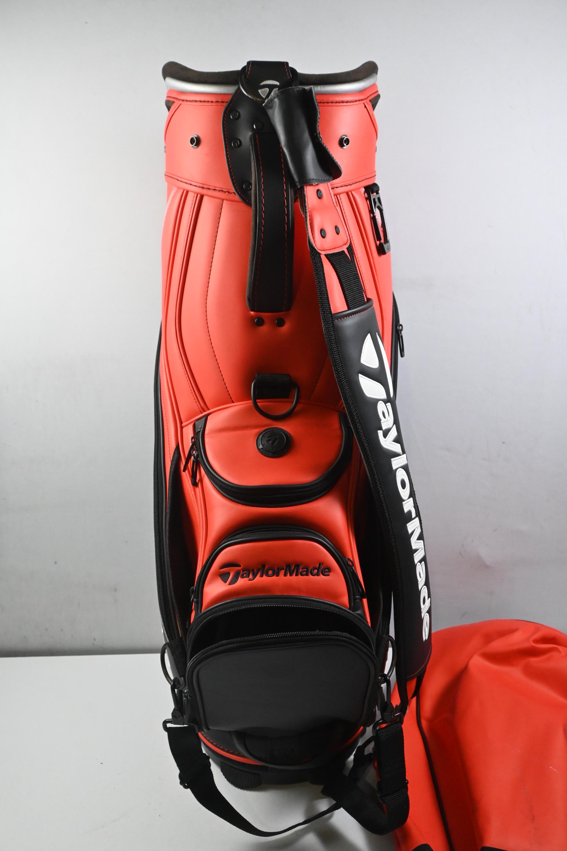 Taylormade Tour Bag / 6-Way Divider / Black, Red & White