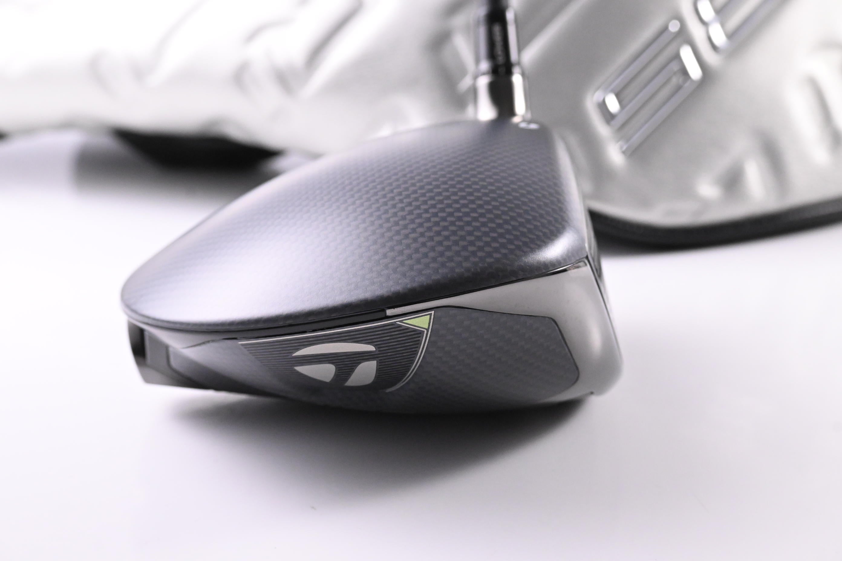 Taylormade Qi35 LS Driver / 10.5 Degree / X-Flex Kai'li White Darkwave 60 Shaft