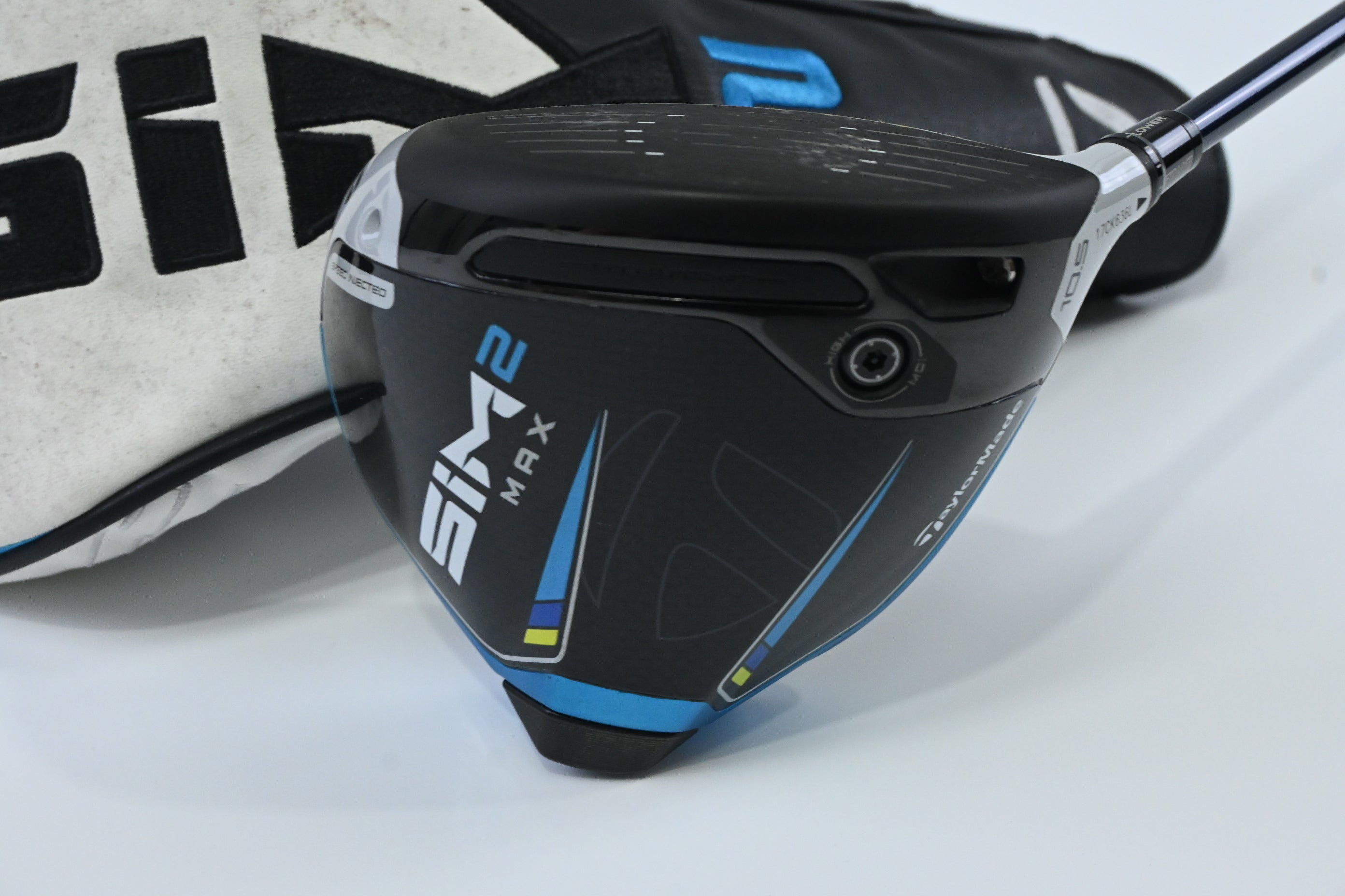 Taylormade SIM2 Max Driver / 10.5 Degree / Regular Flex Fujikura Ventus Blue 5