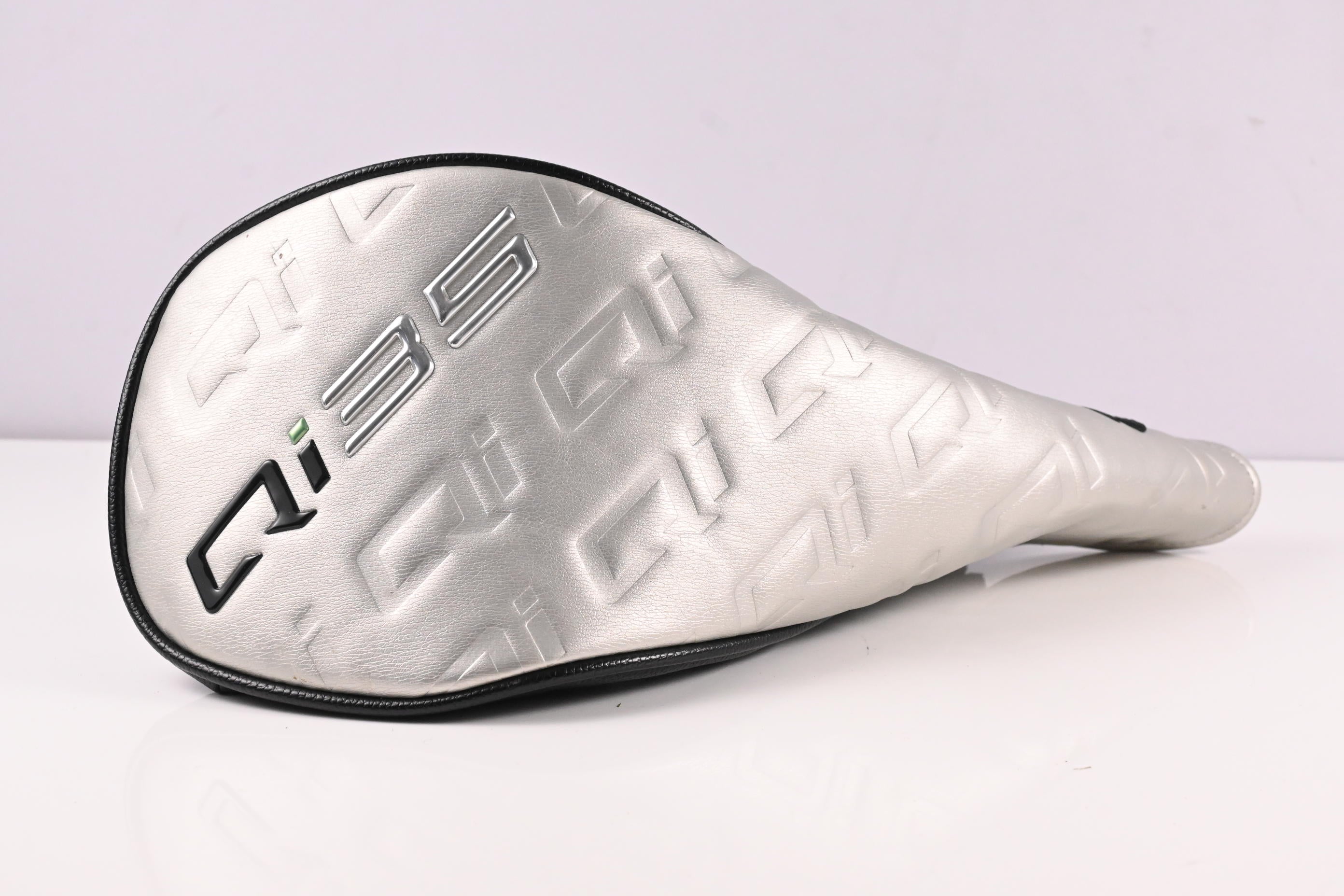 Taylormade Qi35 LS Driver / 9 Degree / Stiff Flex Kai'li Dark Waves White 60