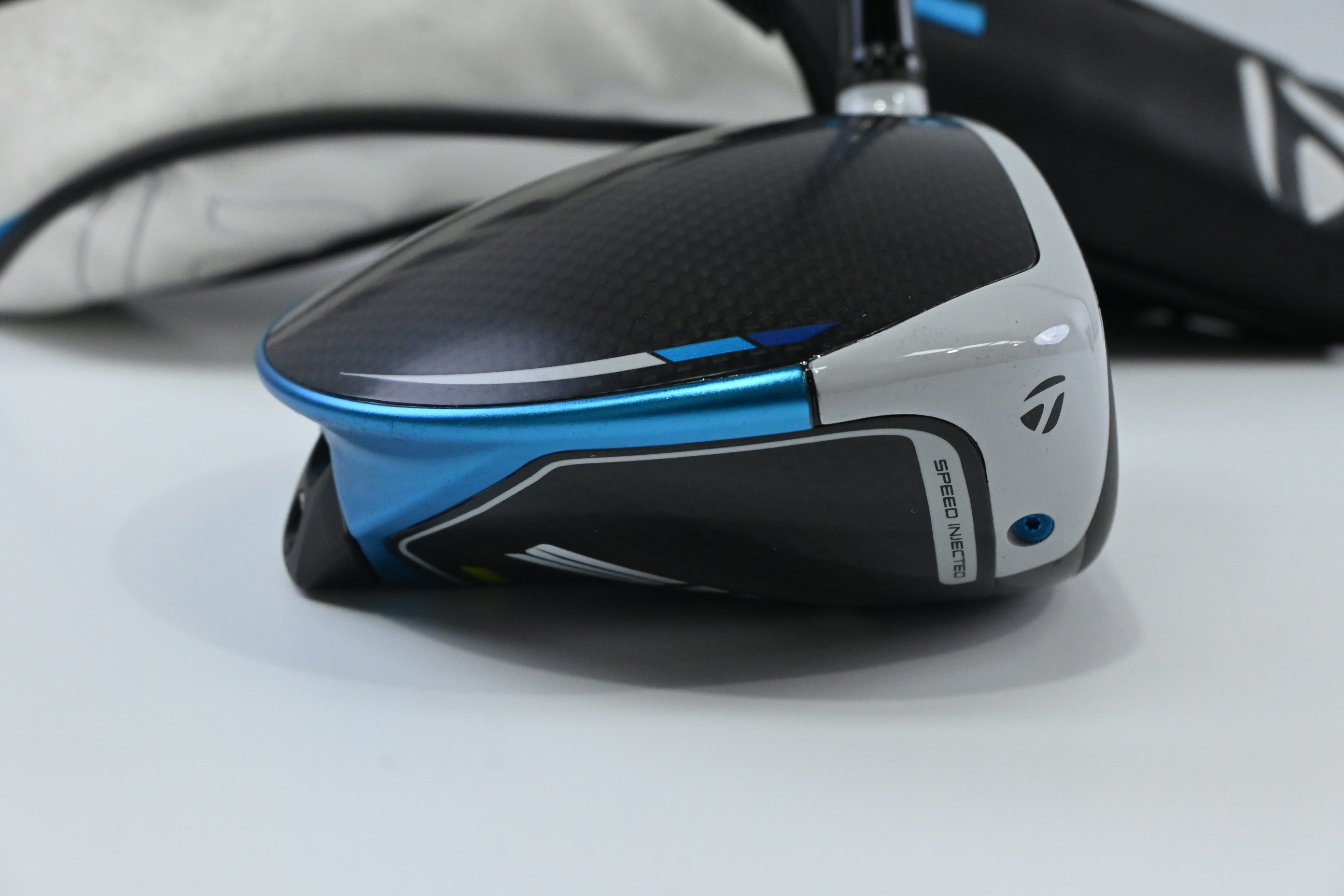 Taylormade SIM2 Max Driver / 10.5 Degree / Regular Flex Fujikura Ventus Blue 5