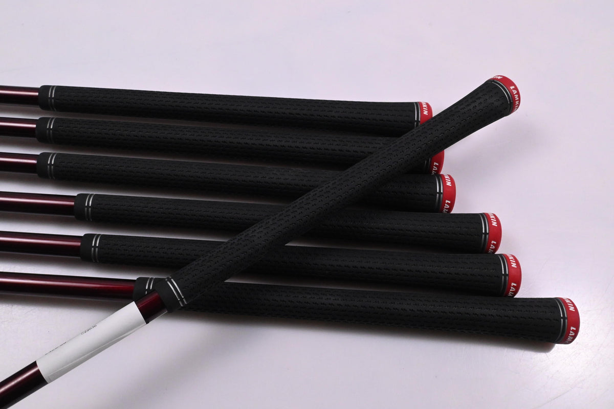 Taylormade Stealth HD Irons / 5-PW+SW / Regular Flex Speeder NX 50 Shafts