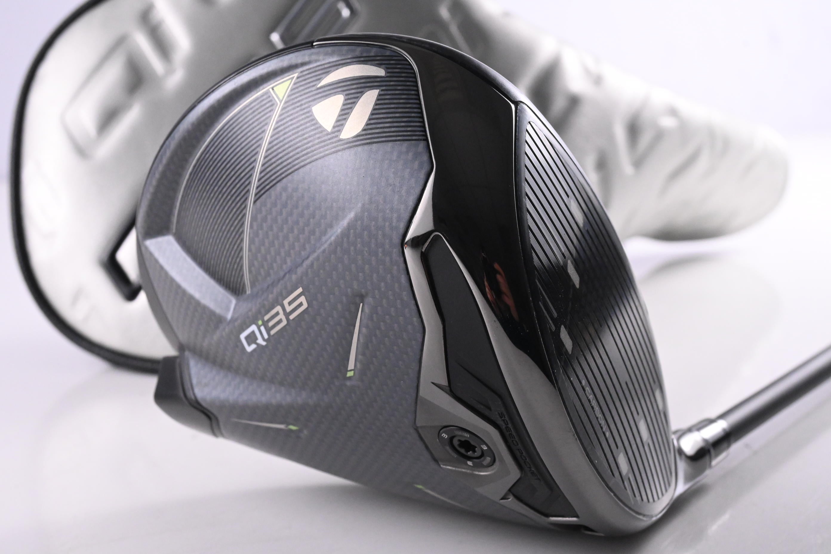 Taylormade Qi35 Driver / 10.5 Degree / Regular Flex Vanquish 5 Shaft