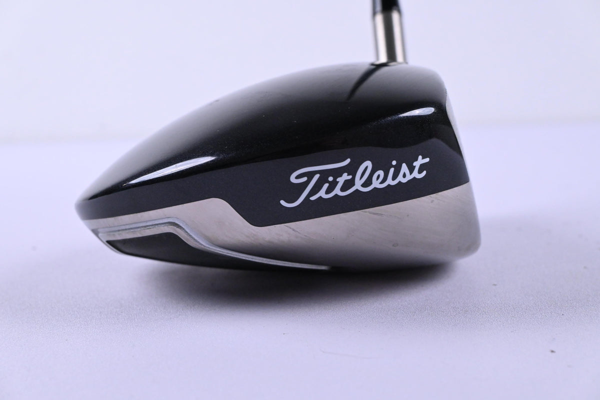 Titleist 909 D2 Driver / 10.5 Degree / Stiff Flex Diamana S 73 Shaft