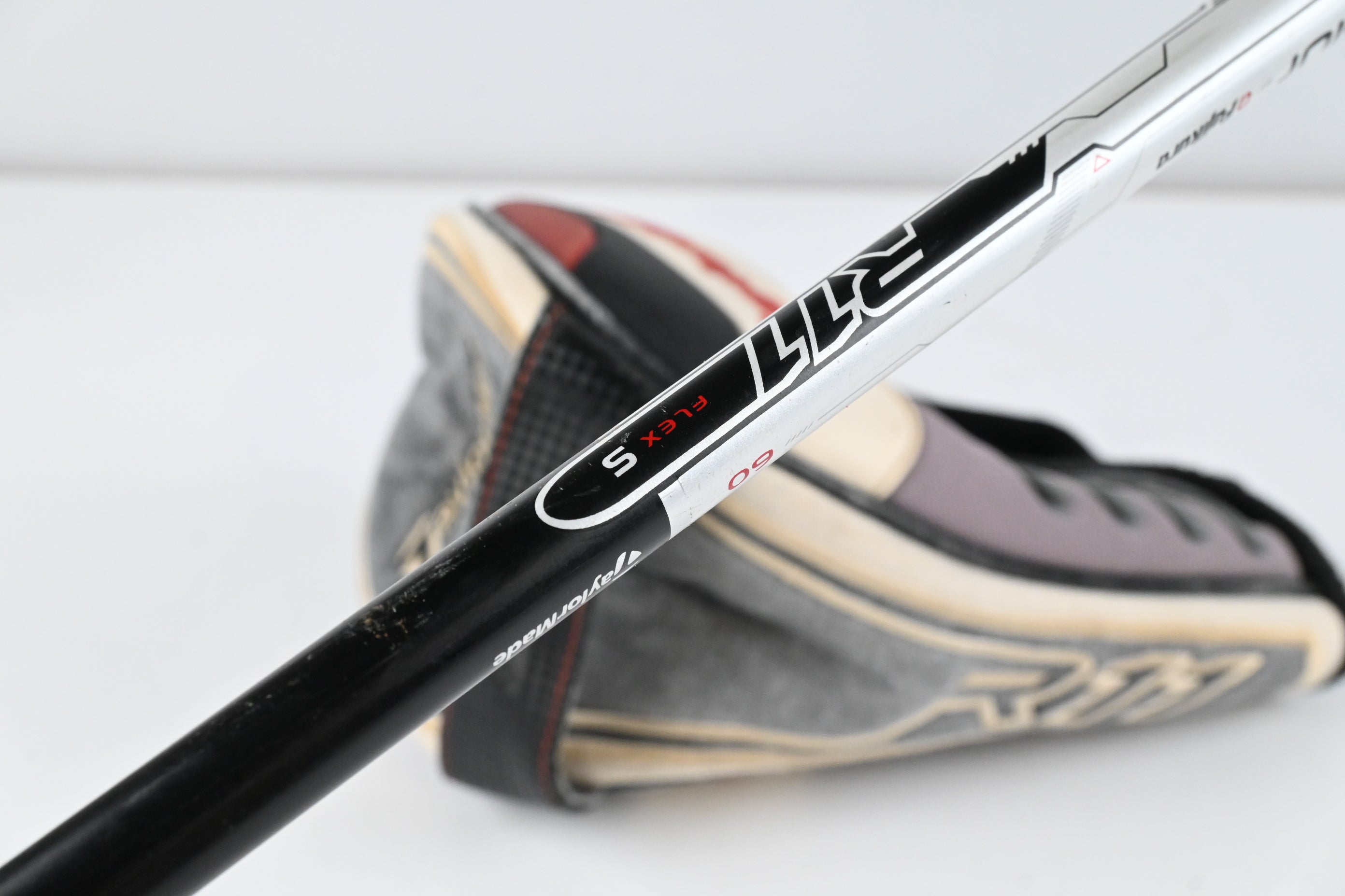Taylormade R11 Driver / 9 Degree / Stiff Flex Fujikura Blur 60 Shaft