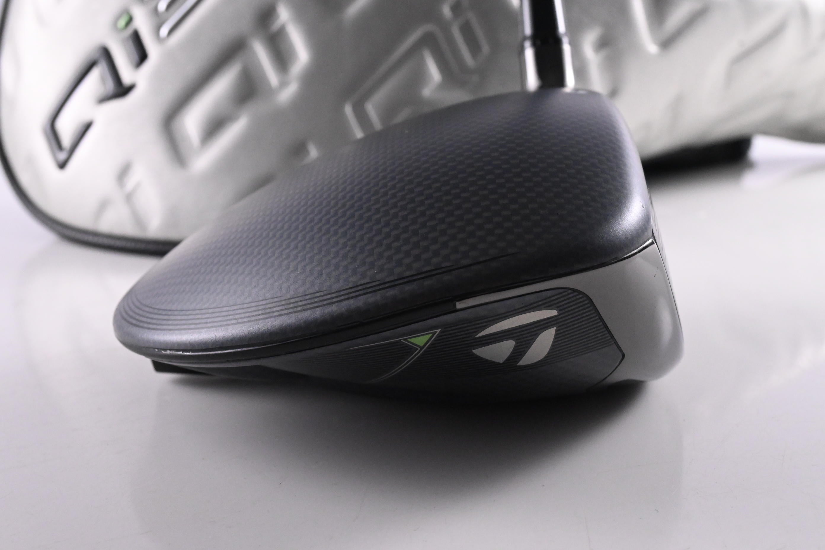 Taylormade Qi35 Driver / 10.5 Degree / Regular Flex Vanquish 5 Shaft