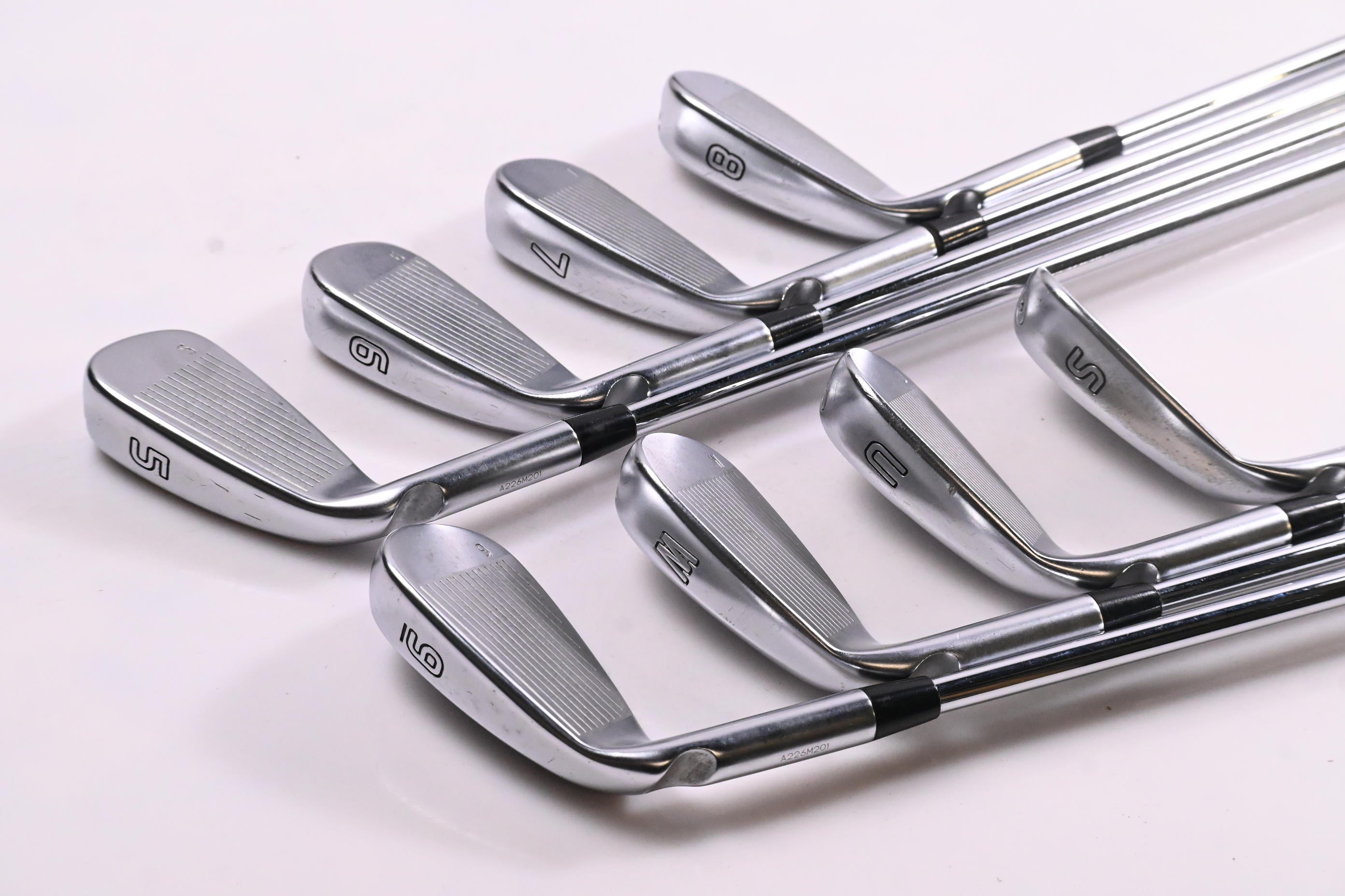 Ping G425 Irons / 5-PW+GW+SW / Black Dot / Regular Flex Ping AWT 2.0 Shafts