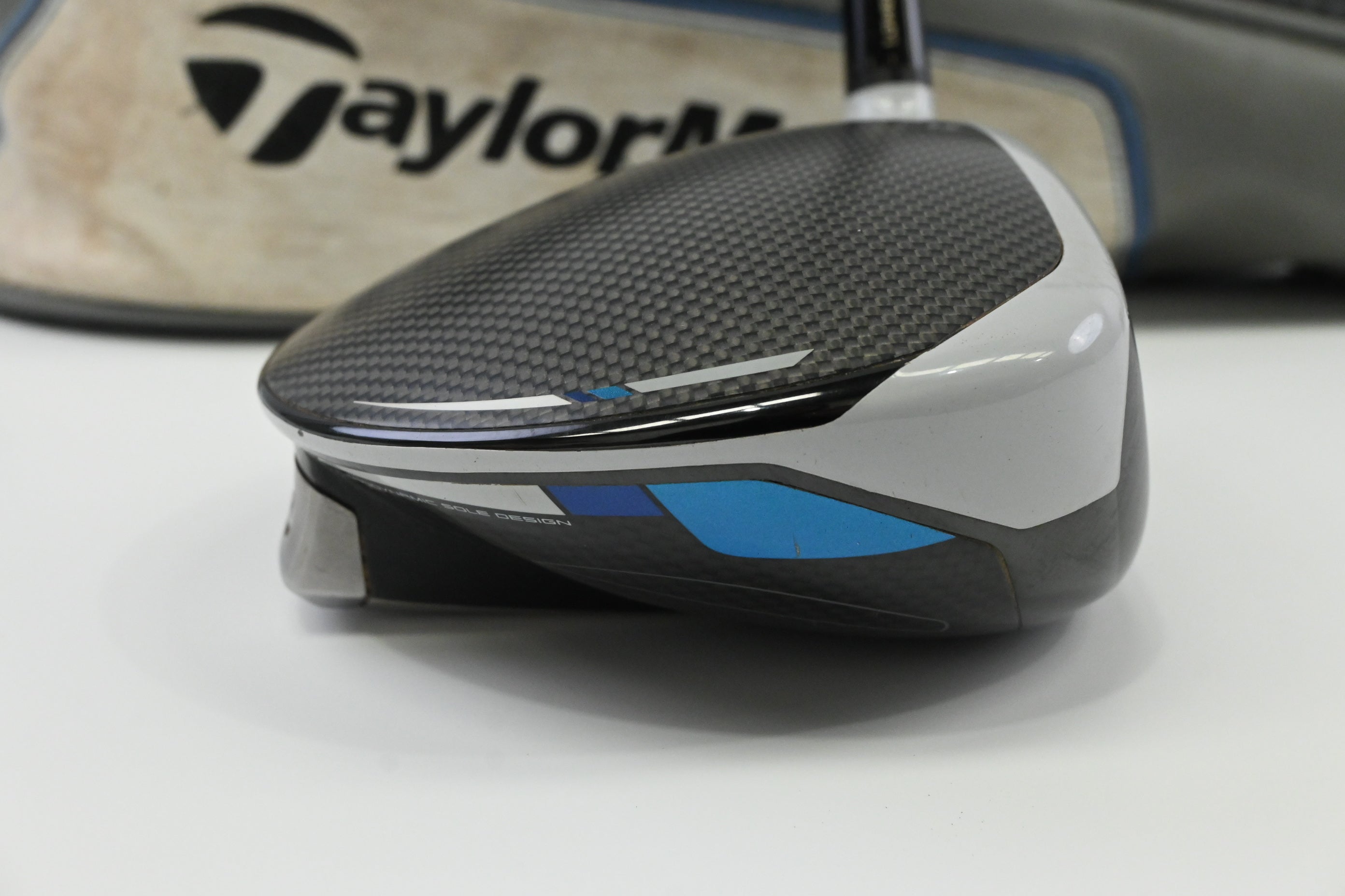 Taylormade SIM Max Driver / 9 Degree / Stiff Flex Project X HZRDUS Red 62 Shaft