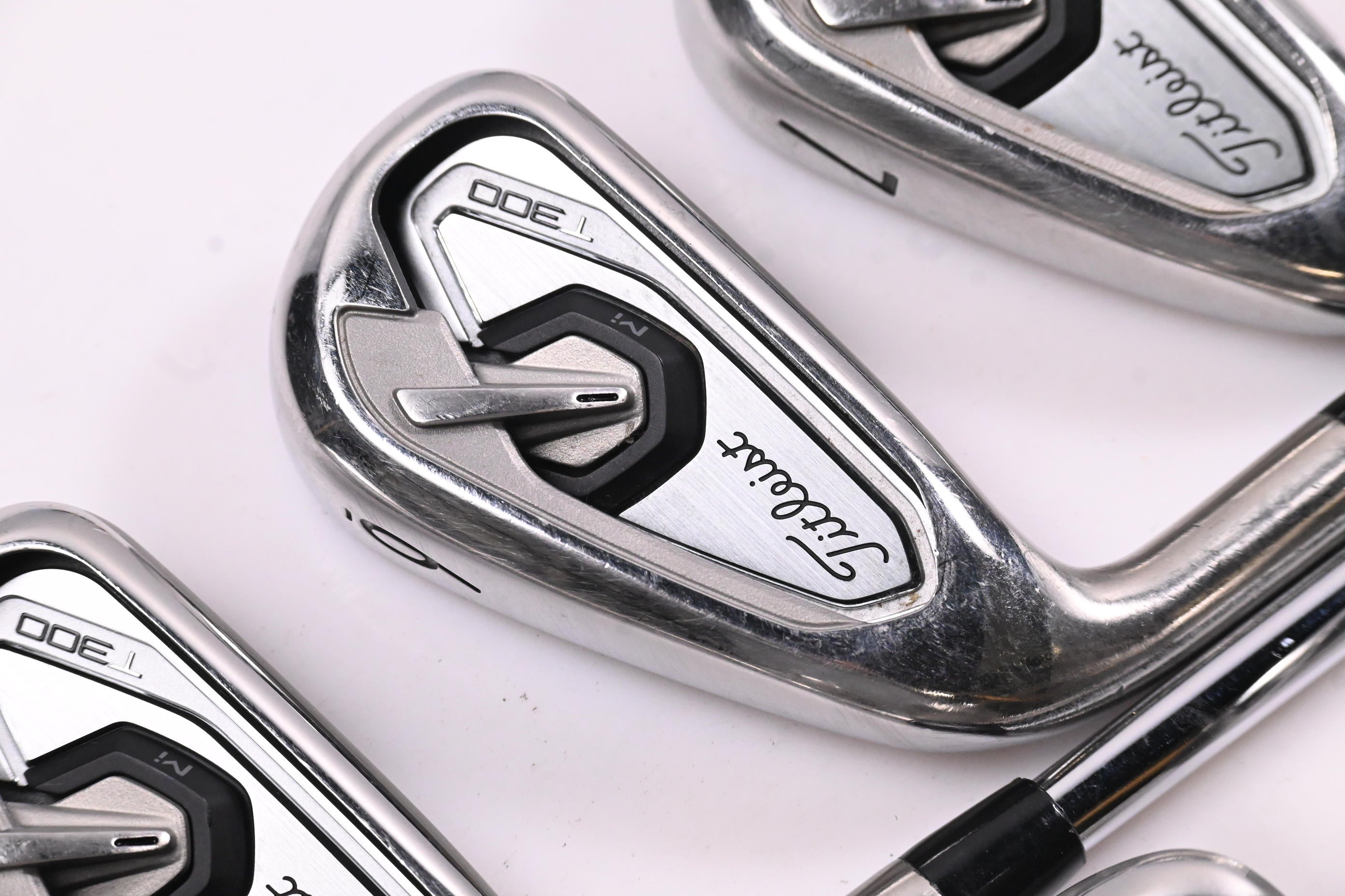 Left Hand Titleist T300 2019 Irons / 5-PW+48° / Regular Flex AMT Red R300