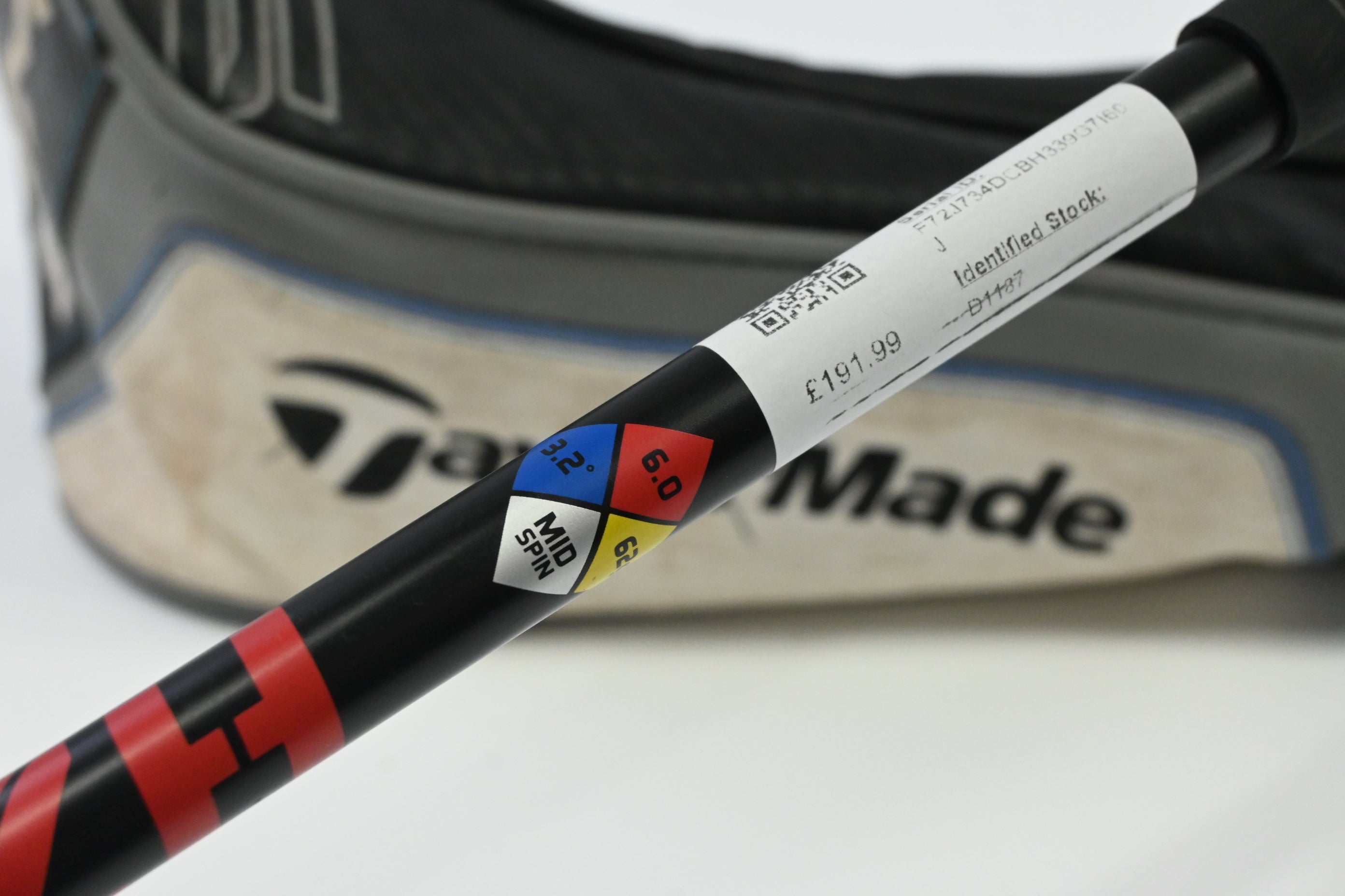 Taylormade SIM Max Driver / 9 Degree / Stiff Flex Project X HZRDUS Red 62 Shaft