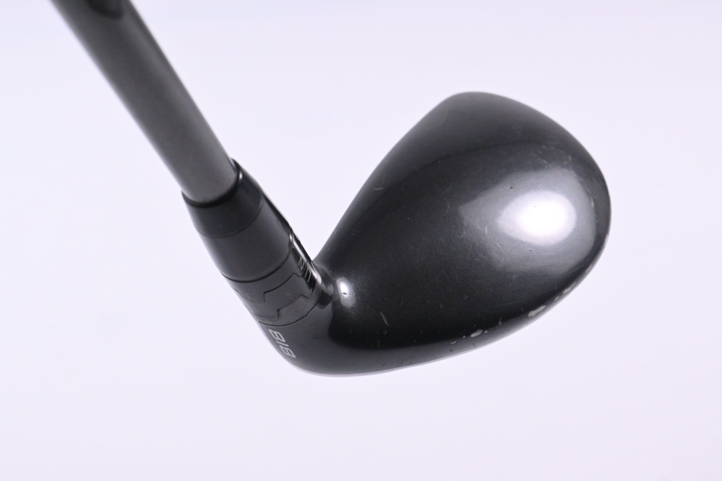 Titleist 818 H2 #3 Hybrid / 19 Degree / Stiff Flex Aldila Rogue M.AX 85 Shaft
