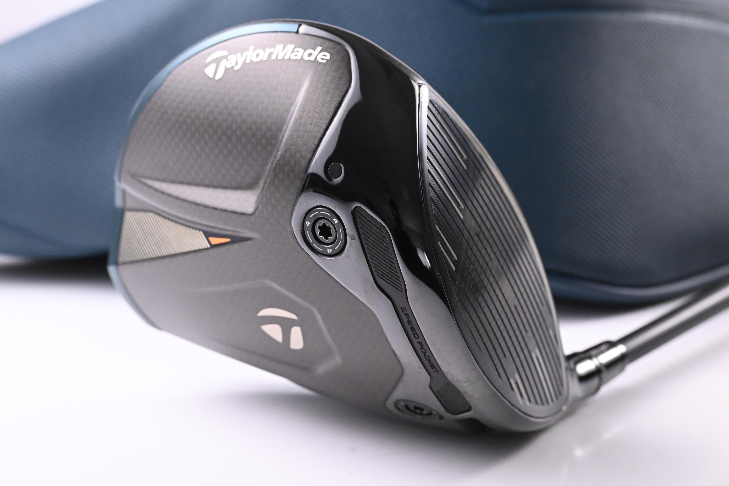 Taylormade Qi4D Driver / 10.5 Degree / Stiff Flex REAX White 60 Shaft