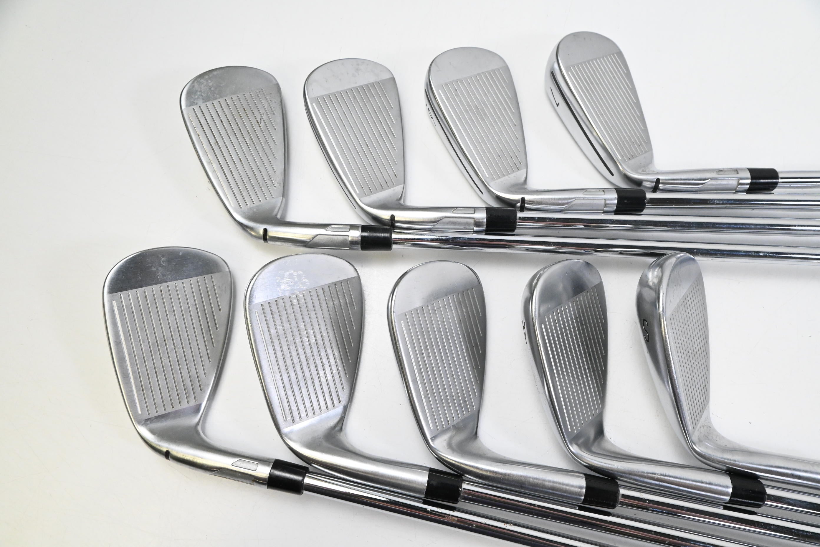 Taylormade Qi Irons / 4-PW+GW+SW / Stiff Flex Elevate MPH 95 Shafts