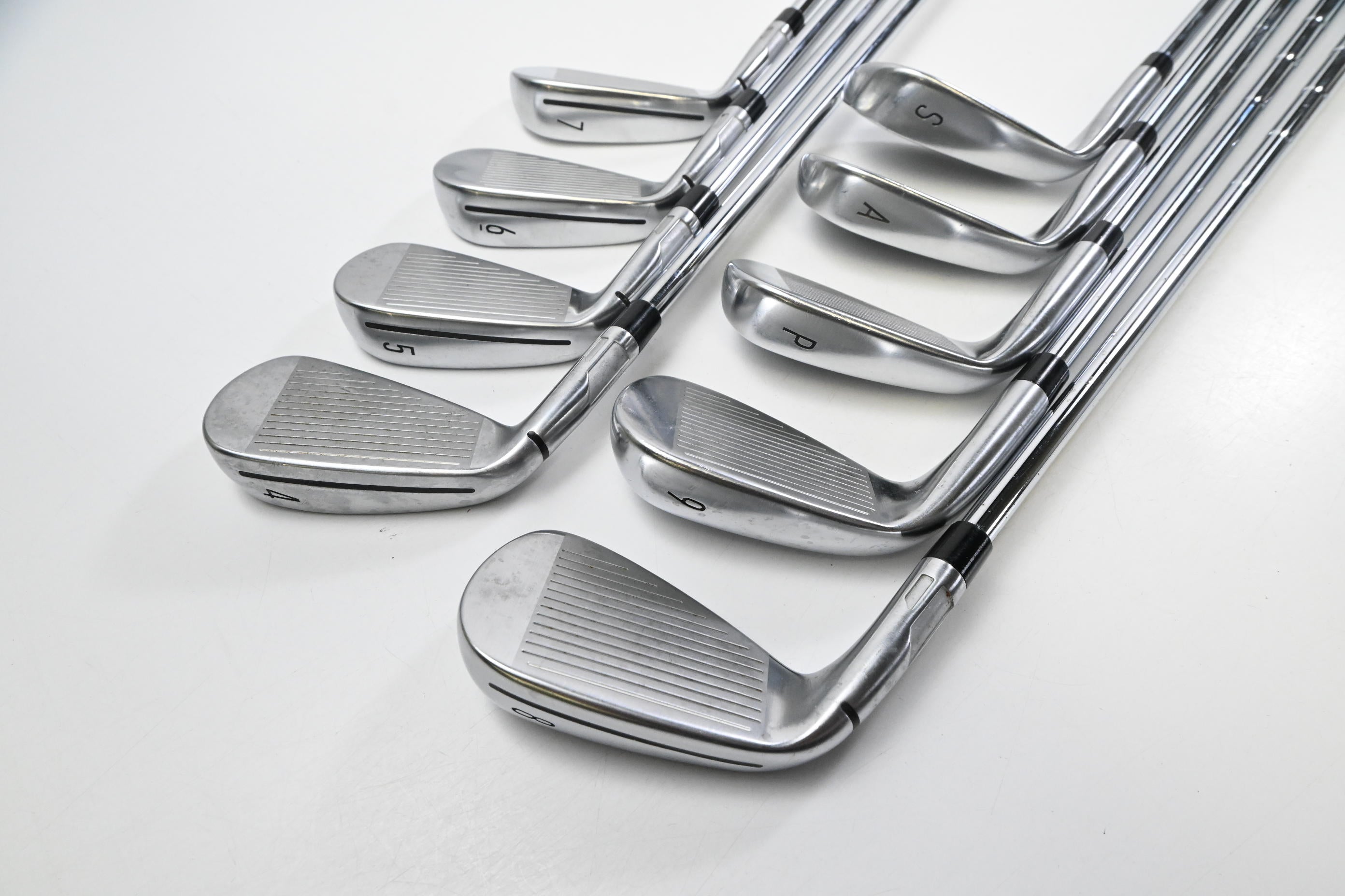 Taylormade Qi Irons / 4-PW+GW+SW / Stiff Flex Elevate MPH 95 Shafts
