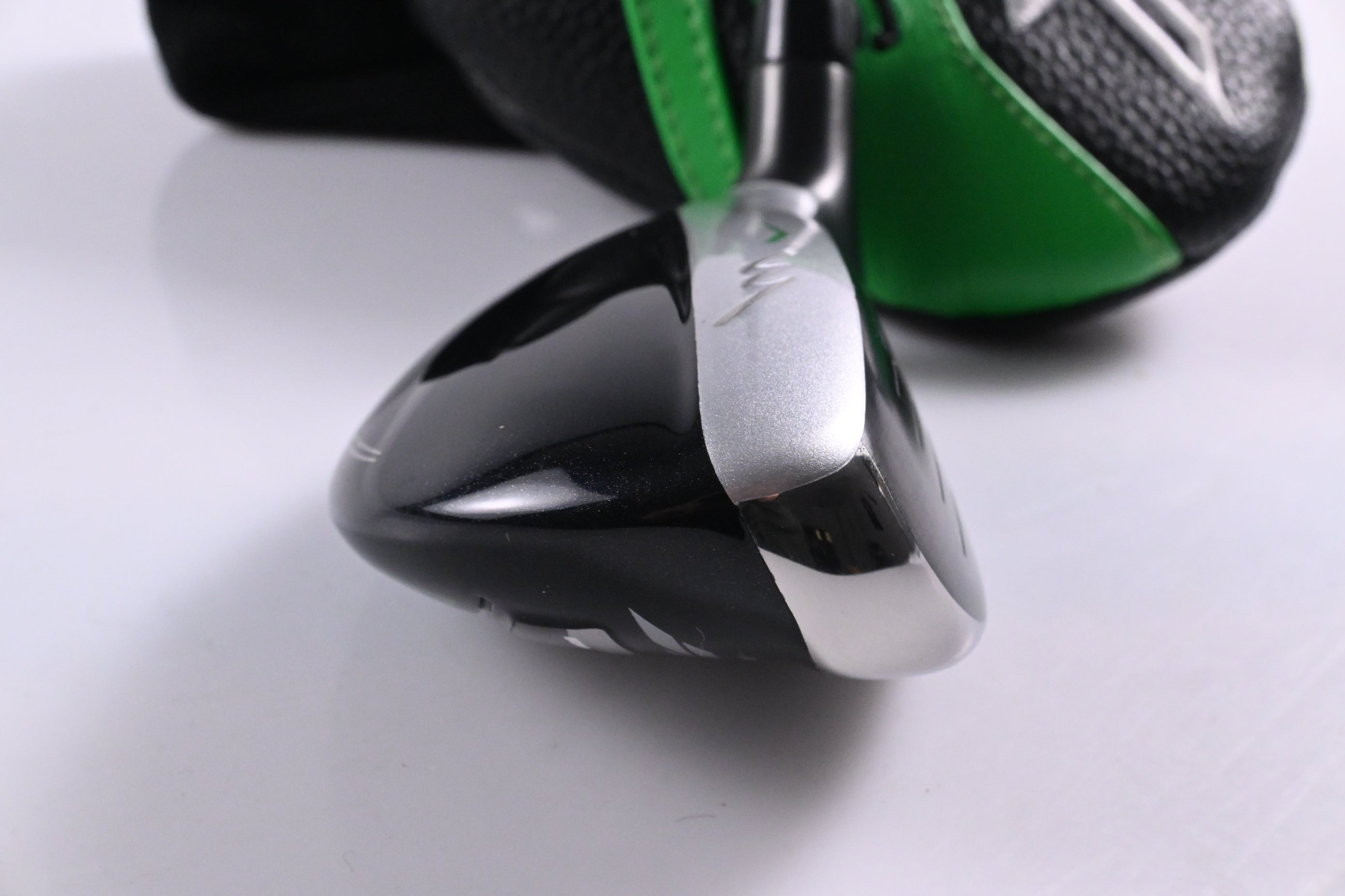 XXIO X 2022 #6 Hybrid / 26 Degree / Regular Flex Diamana ZX 50 Shaft