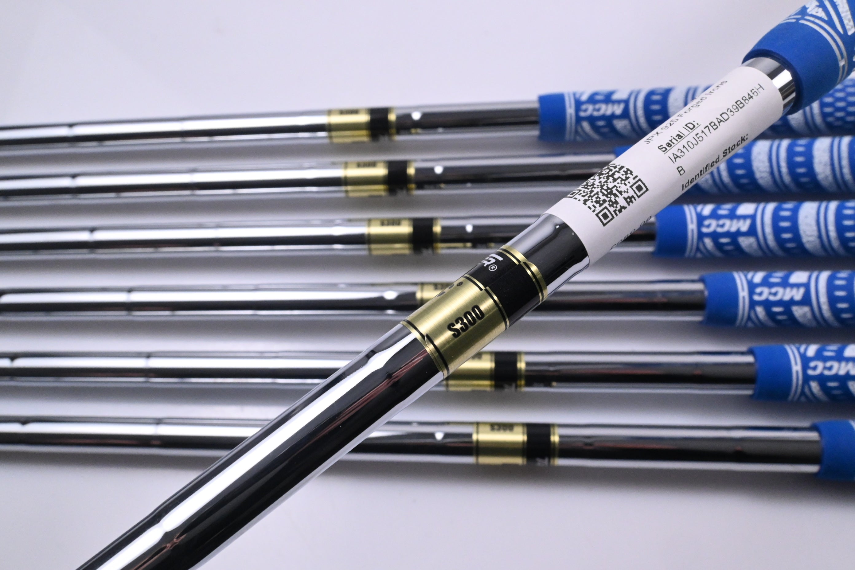 Mizuno JPX 925 Forged Irons / 4-PW / Stiff Flex Dynamic Gold S300 Shafts