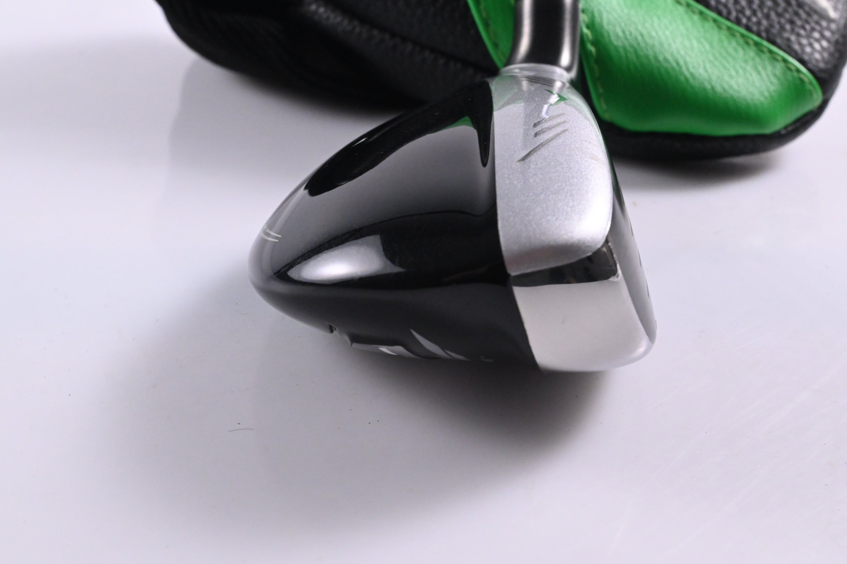 XXIO X 2022 #4 Hybrid / 20 Degree / Regular Flex Diamana ZX 50 Shaft
