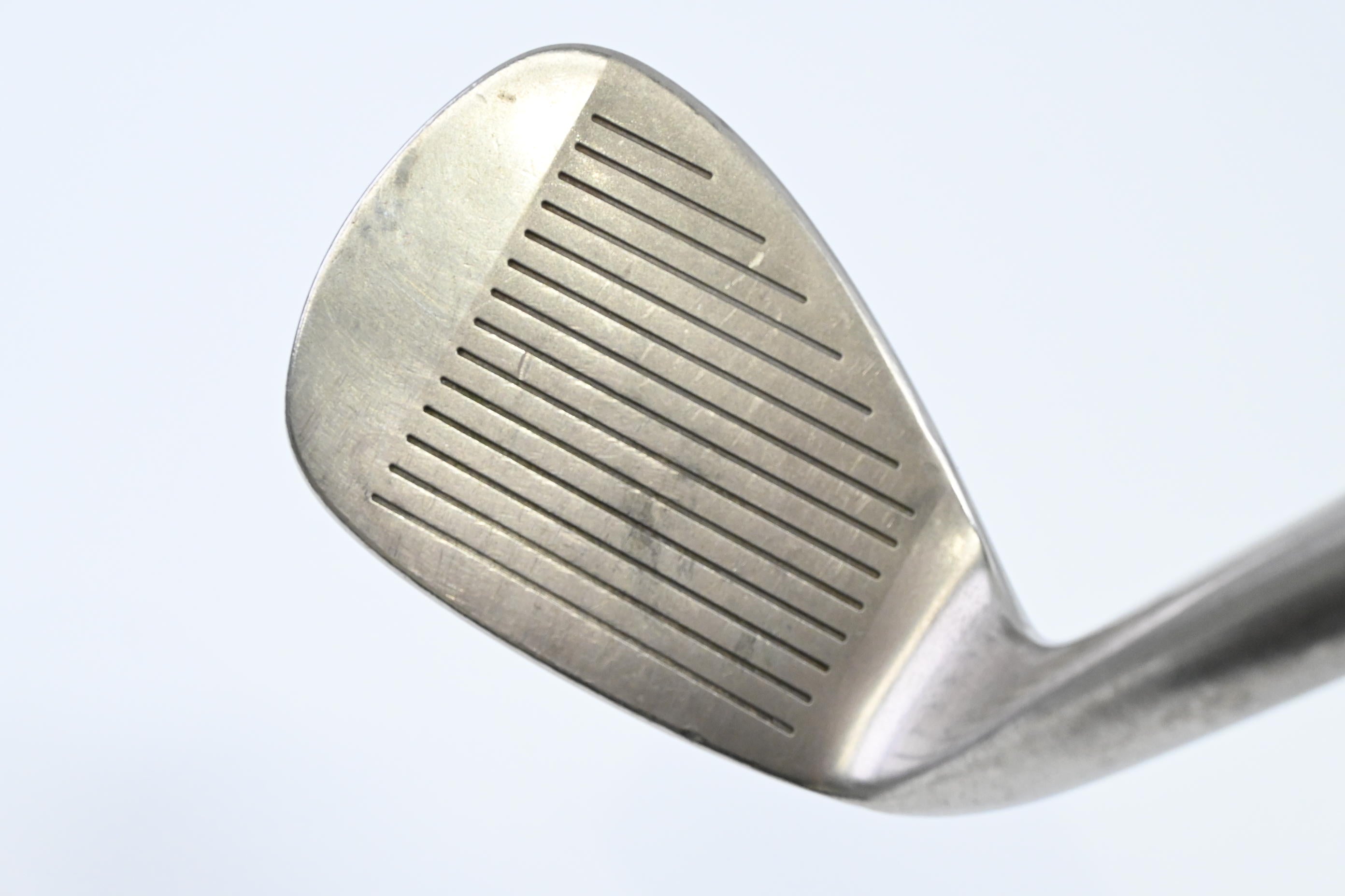 Wilson Deep Red Gap Wedge / 52 Degree / Wedge Flex Wilson Deep Red Shaft