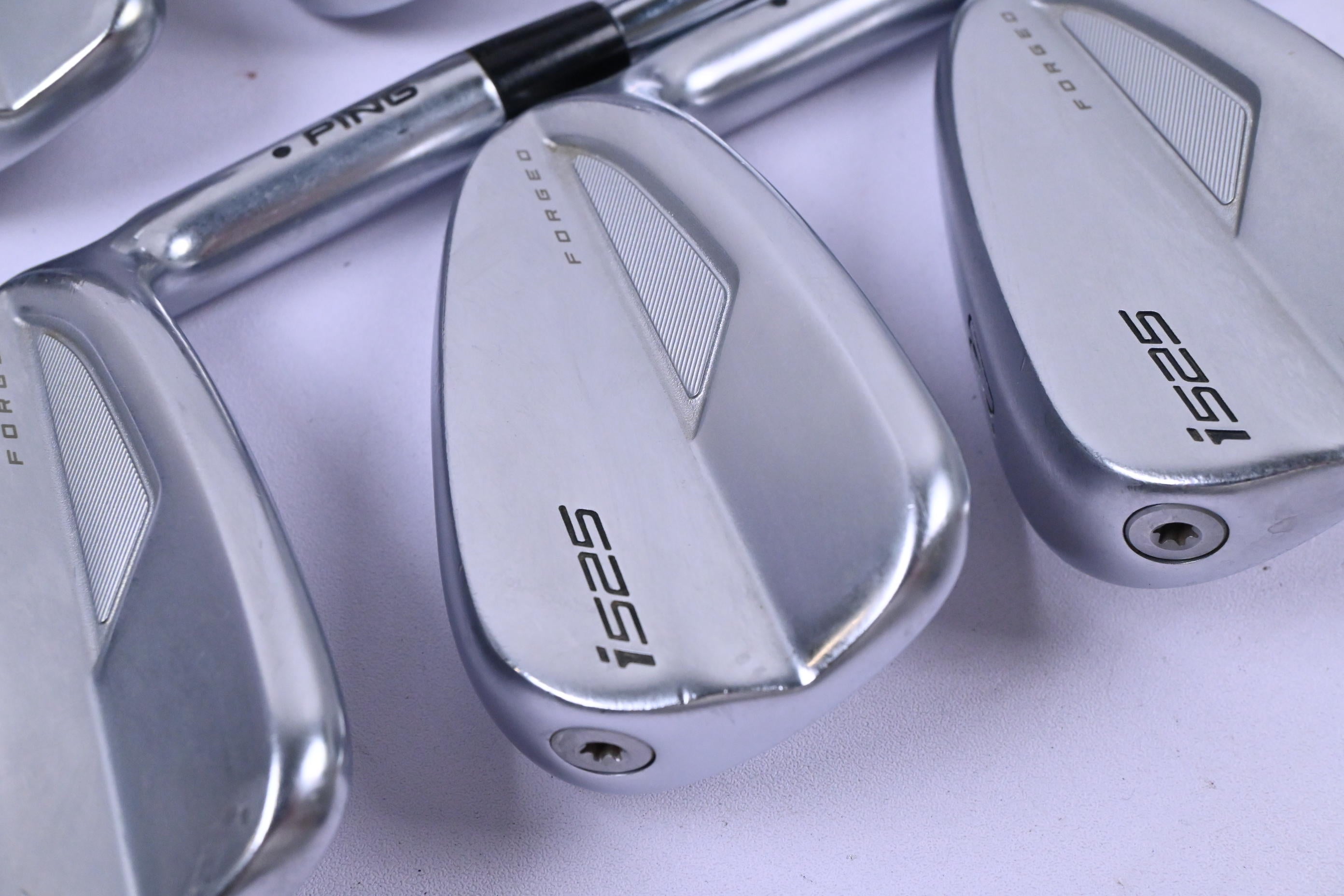 Ping i525 Irons / 5-PW / Black Dot / Regular Flex Elevate MPH 95 Shafts