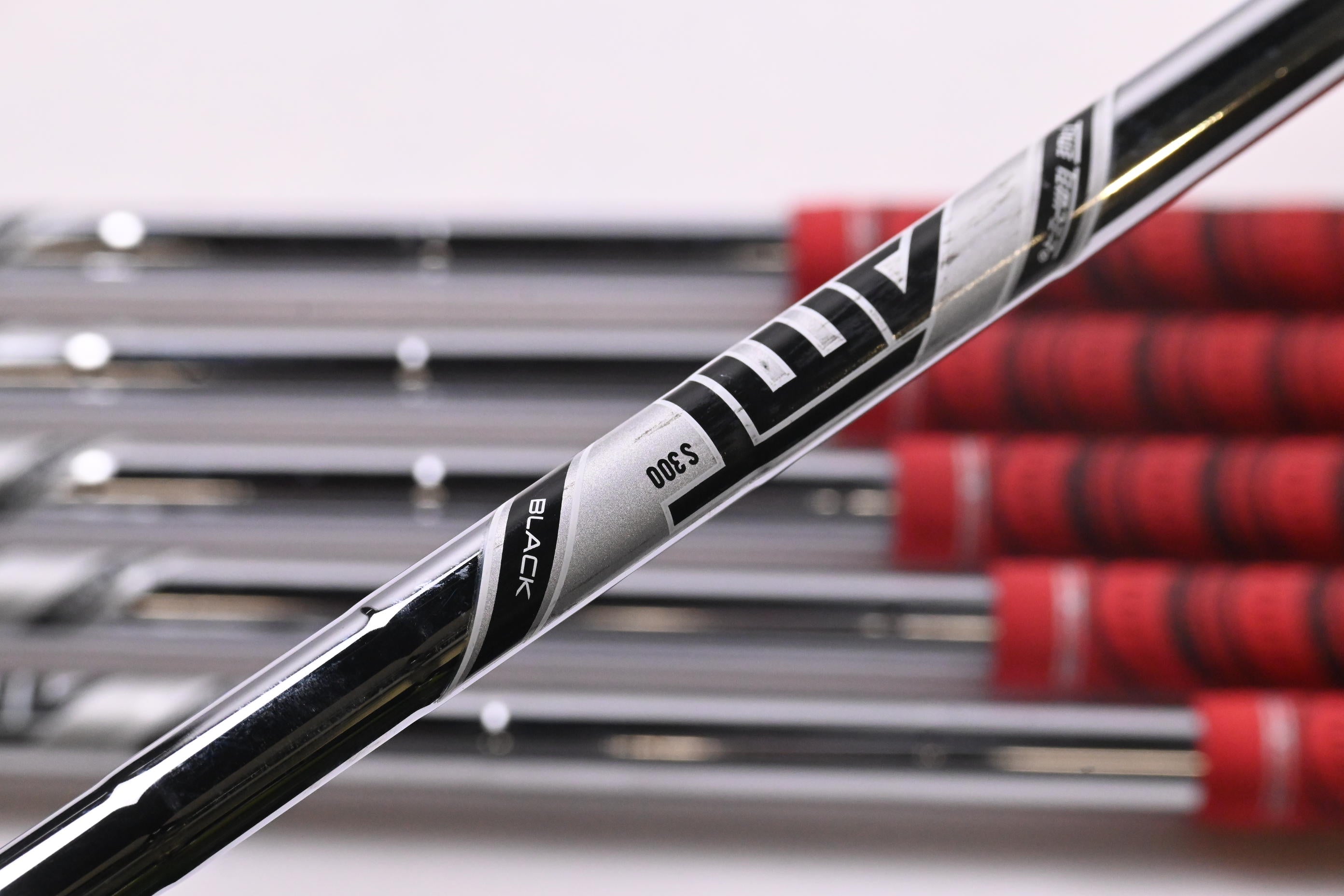 Titleist T400/T200 2019 Irons / 5-PW / Stiff Flex AMT Black S300 Shafts