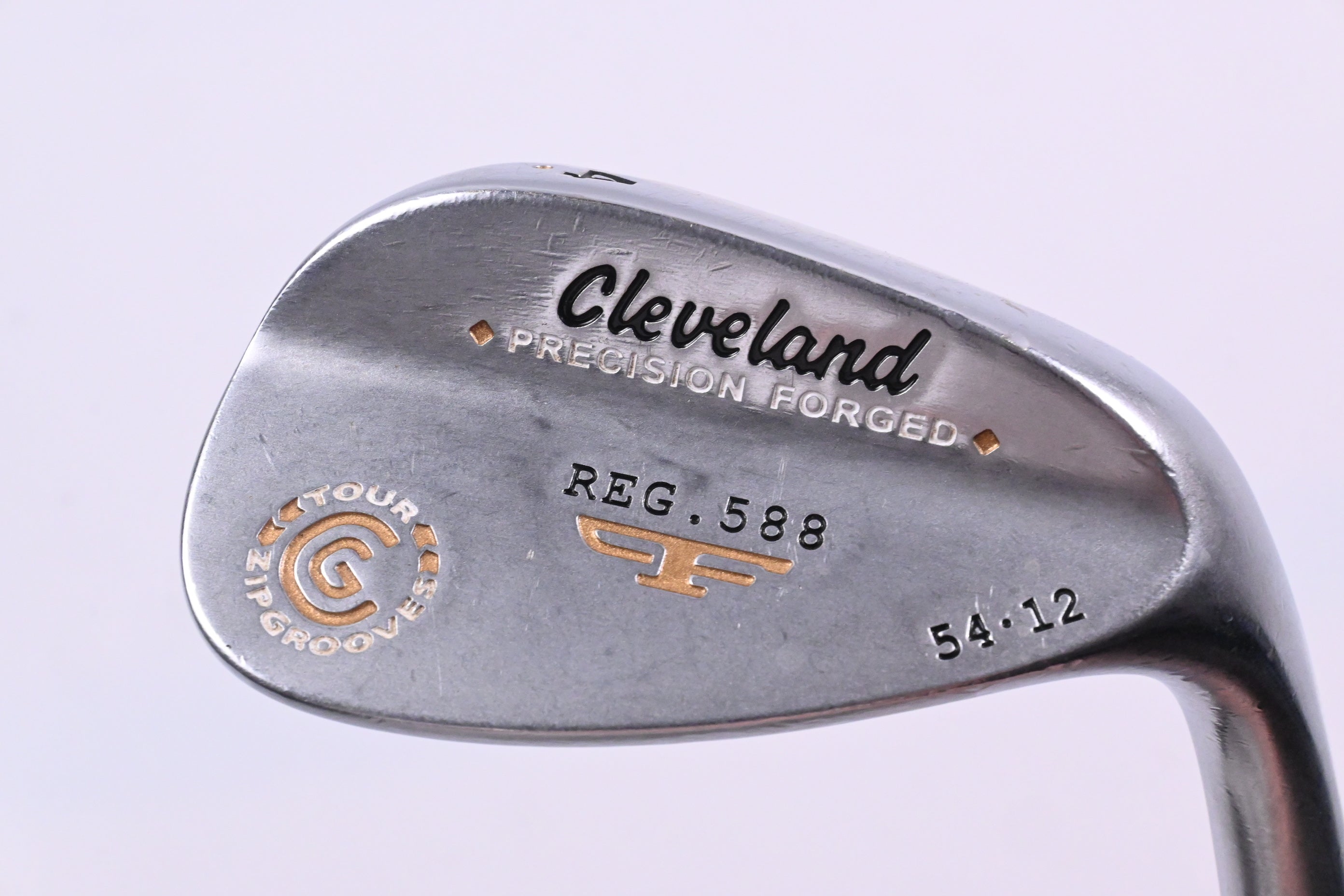 Cleveland 588 Precision Forged Sand Wedge / 54 Degree / Wedge Flex Tour Concept