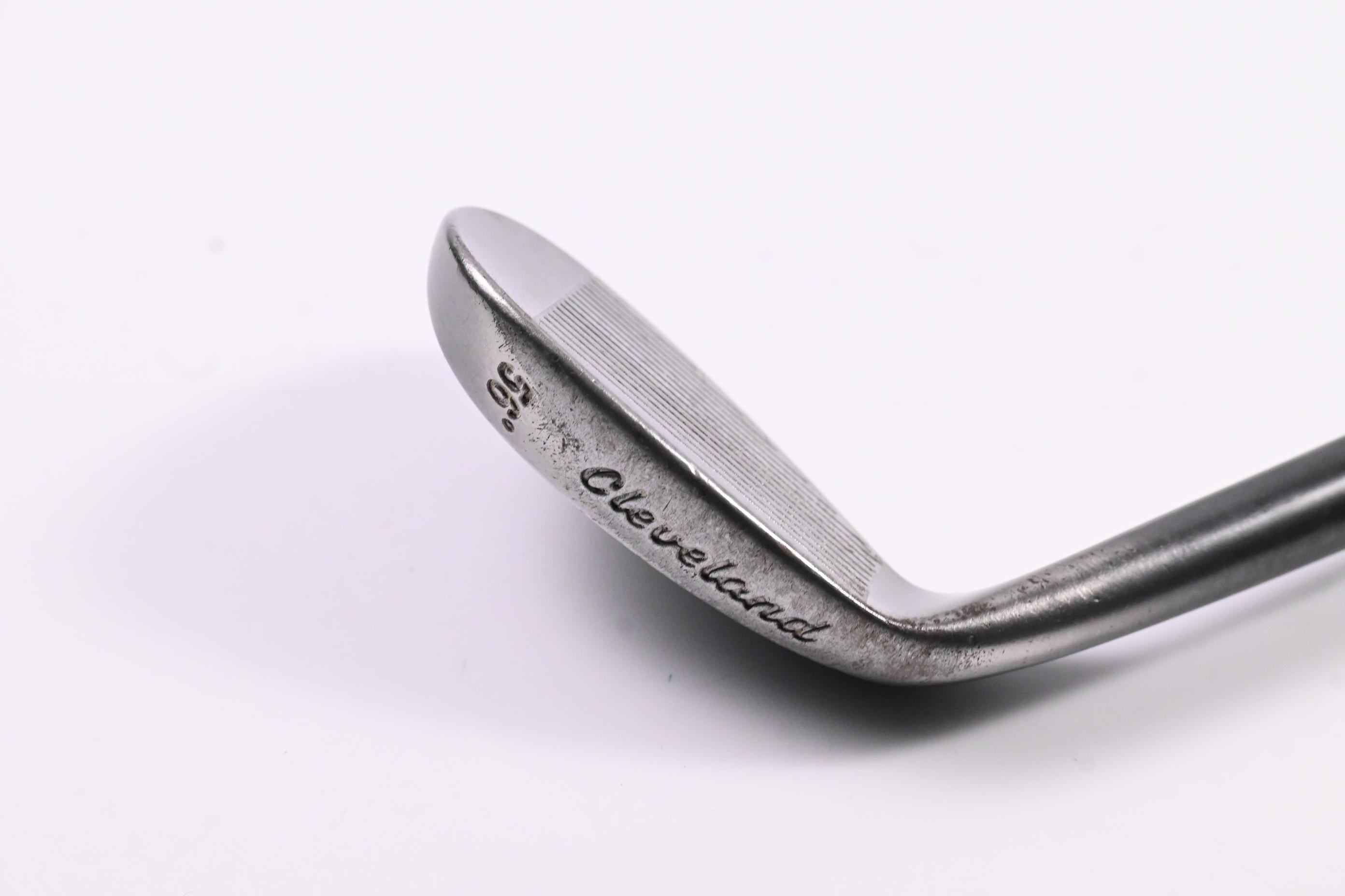 Cleveland Tour Action 900 Sand Wedge / 56 Degree / Stiff Flex Dynamic Gold Shaft