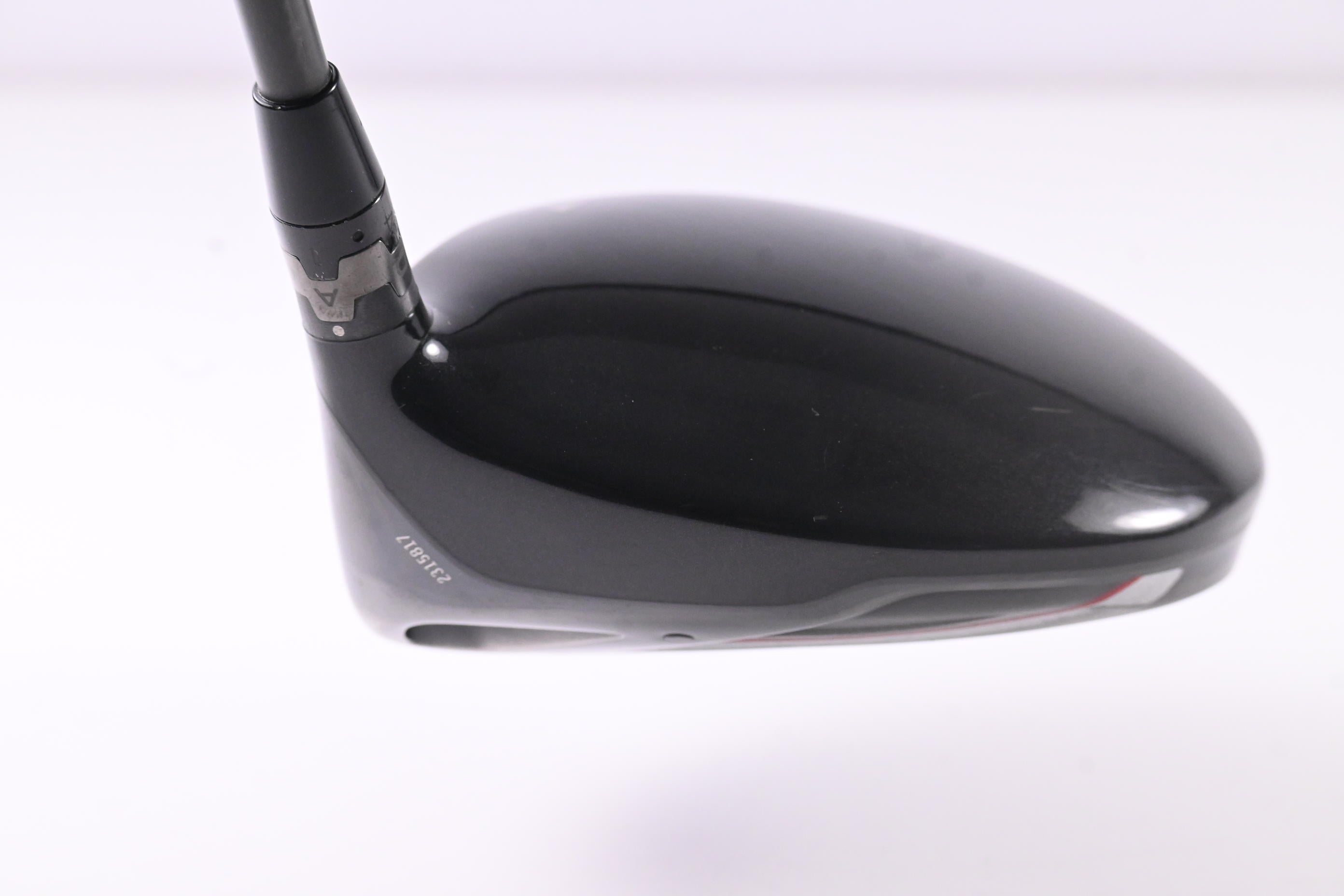 Titleist 913 D2 Driver / 9.5 Degree / Stiff Flex Aldila RIP 60 Shaft
