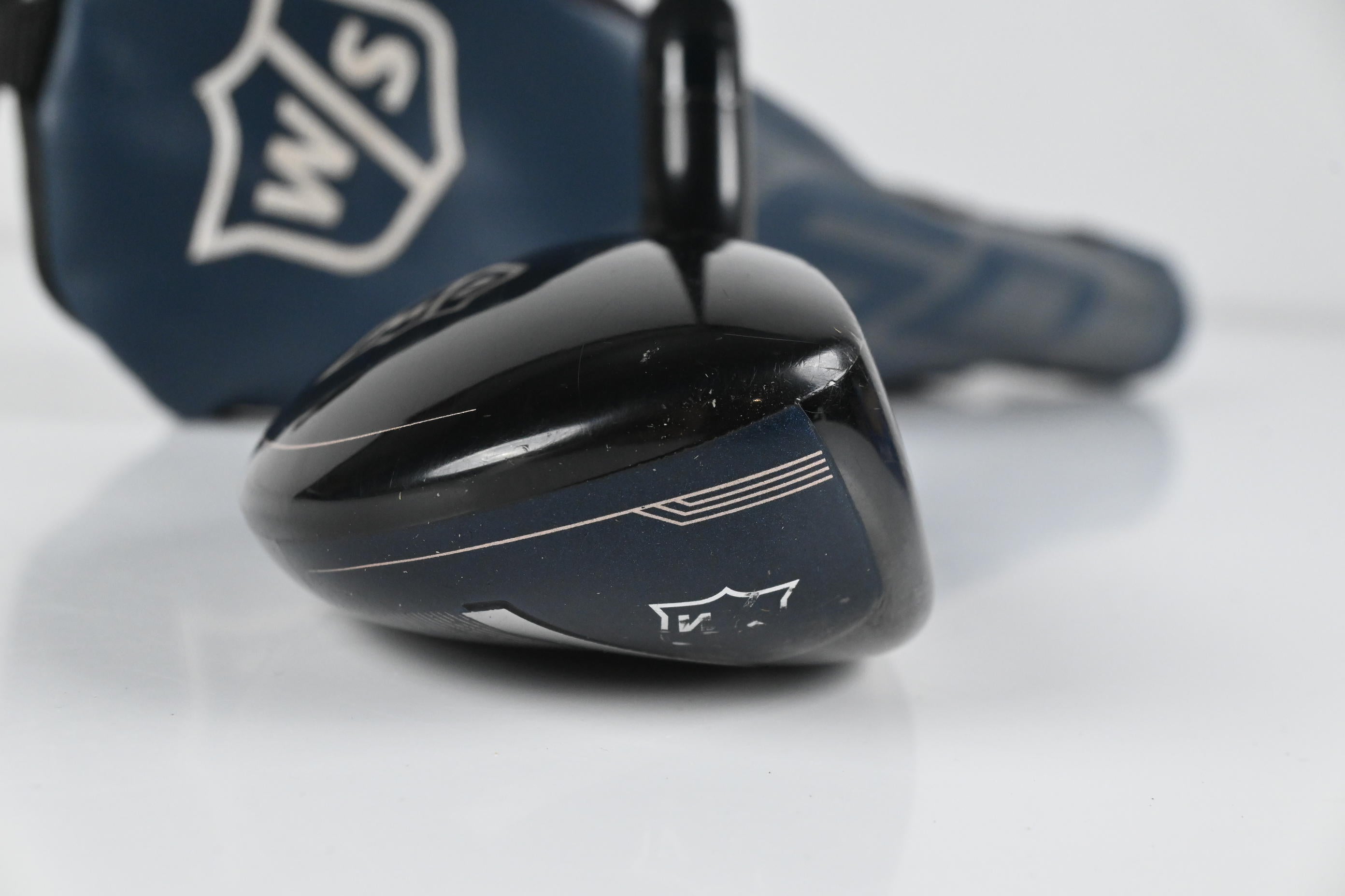 Wilson D9 #4 Hybrid / 22 Degree / Regular Flex Tensei AV White 60 Shaft