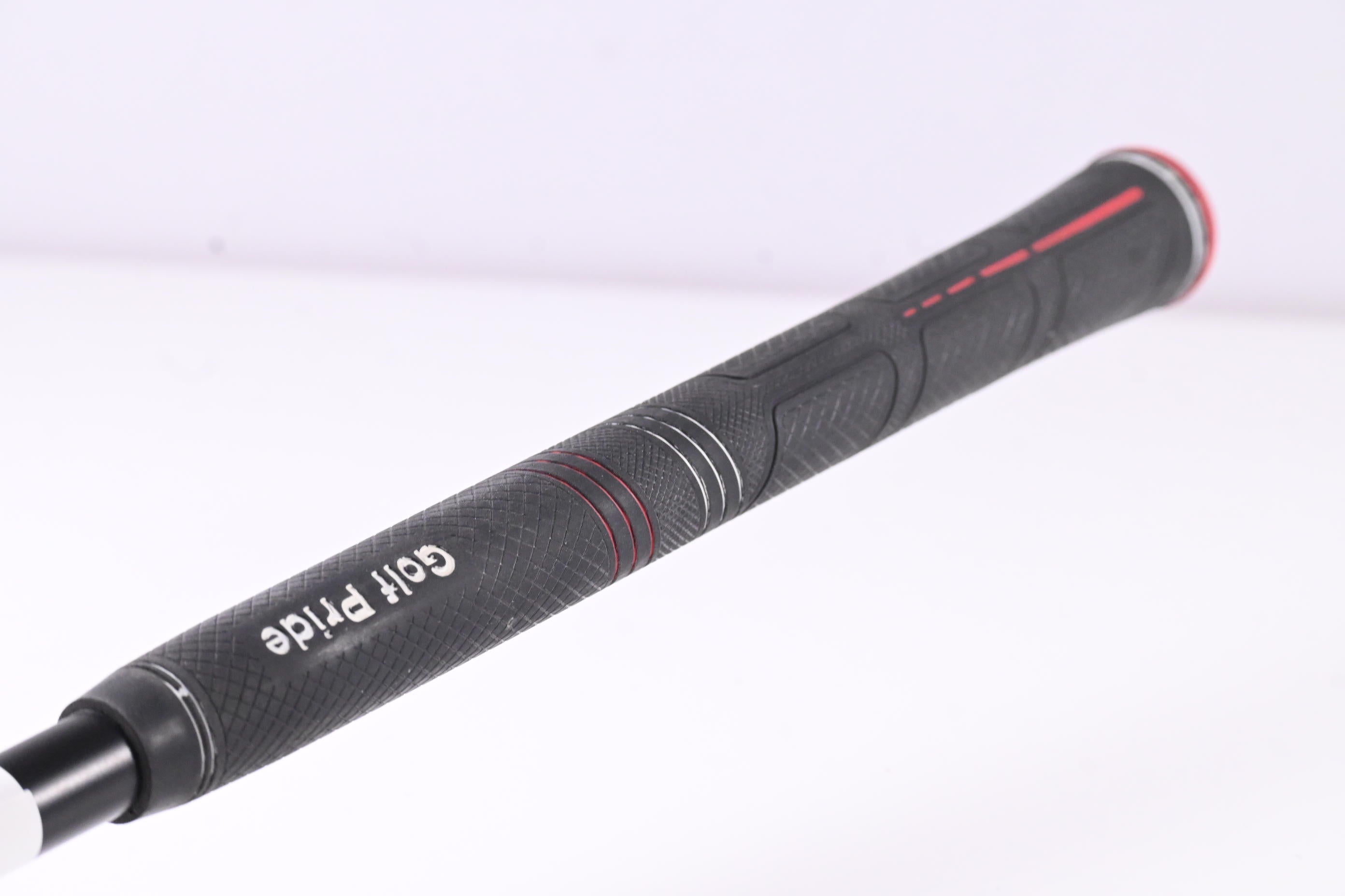 Titleist 913 D2 Driver / 9.5 Degree / Stiff Flex Aldila RIP 60 Shaft