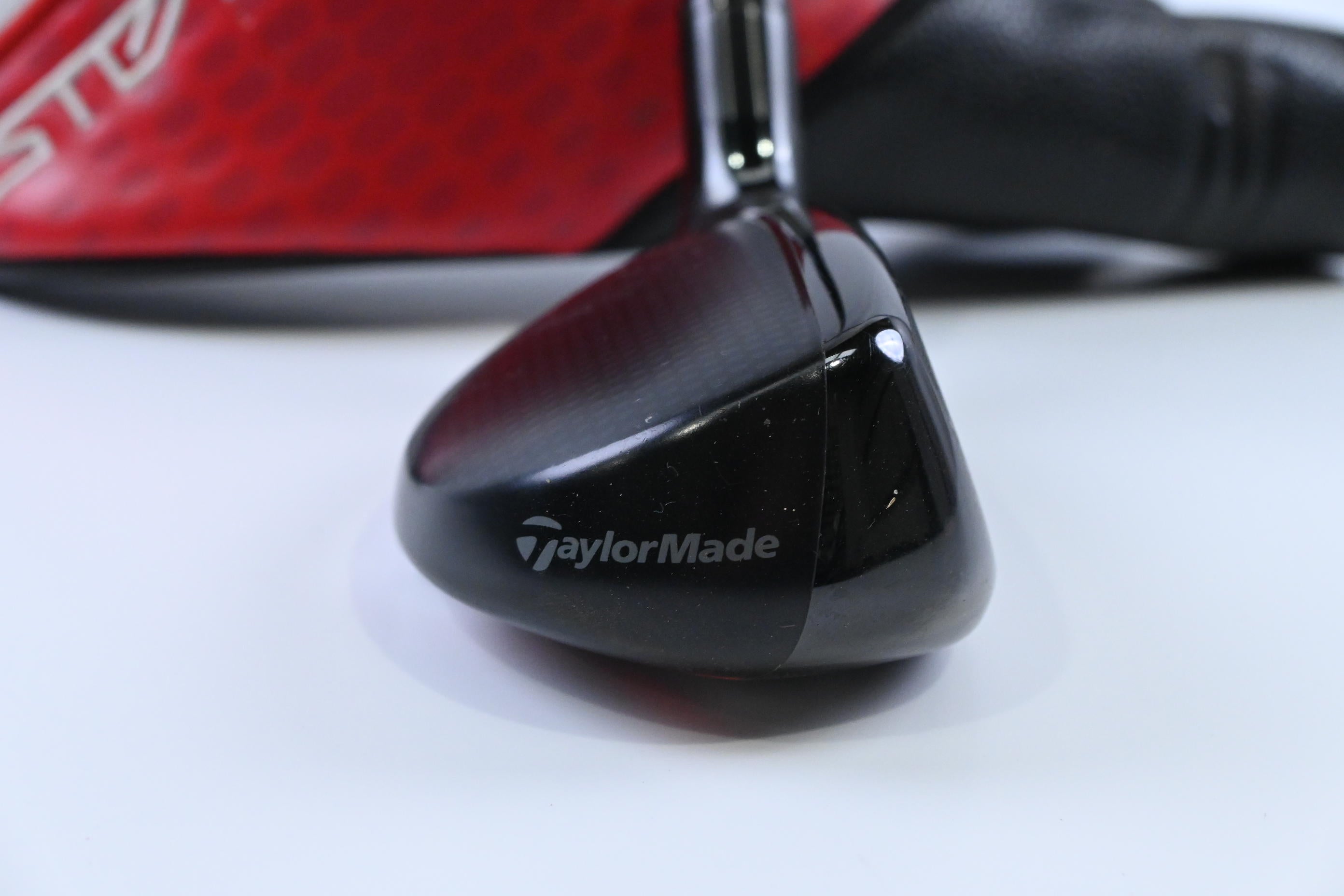 Taylormade Stealth Plus #3 Hybrid / 19.5 Degree / Stiff Flex HZRDUS Smoke Red