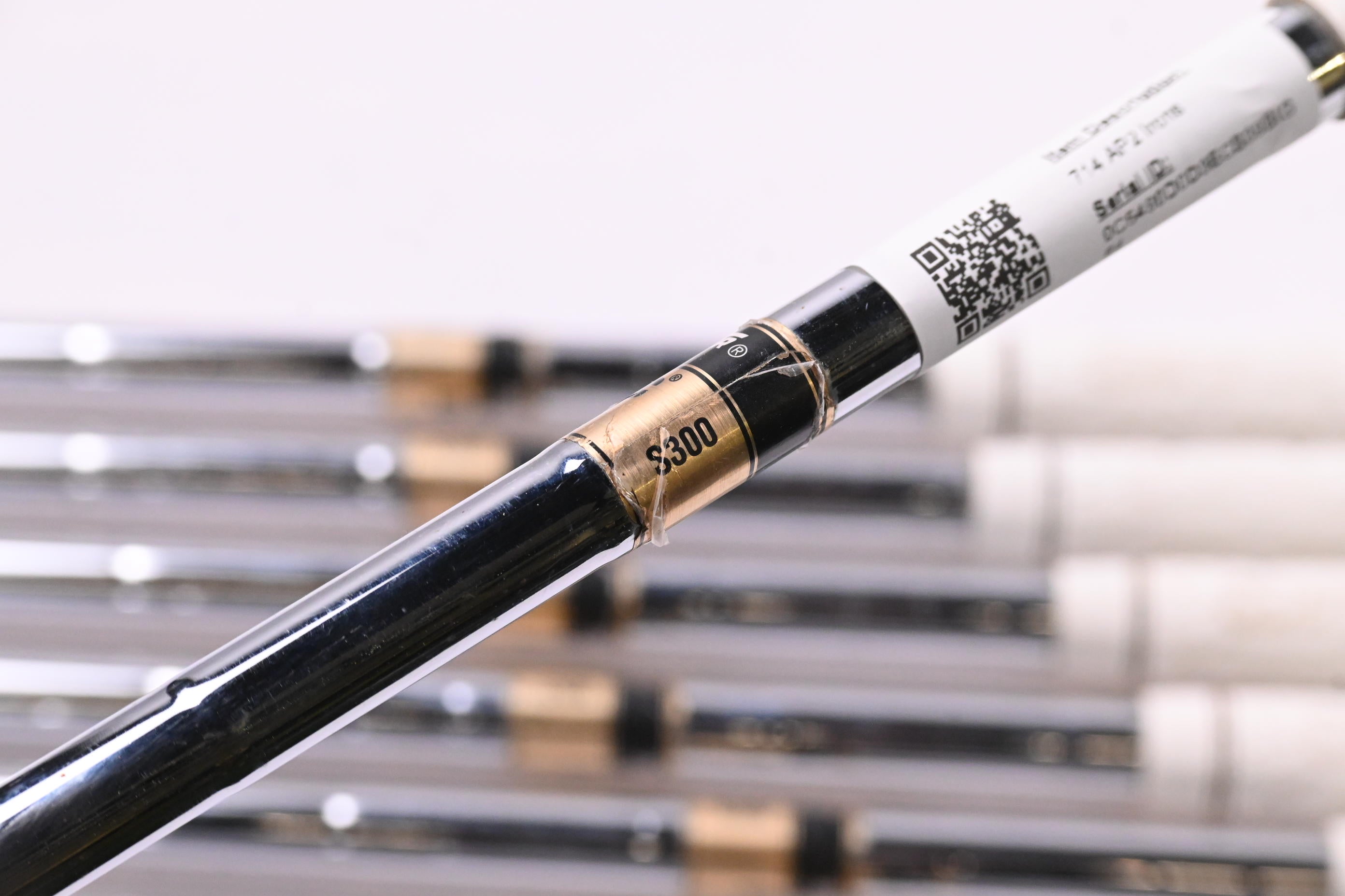Titleist 714 AP2 Irons / 4-PW / Stiff Flex Dynamic Gold S300 Shafts