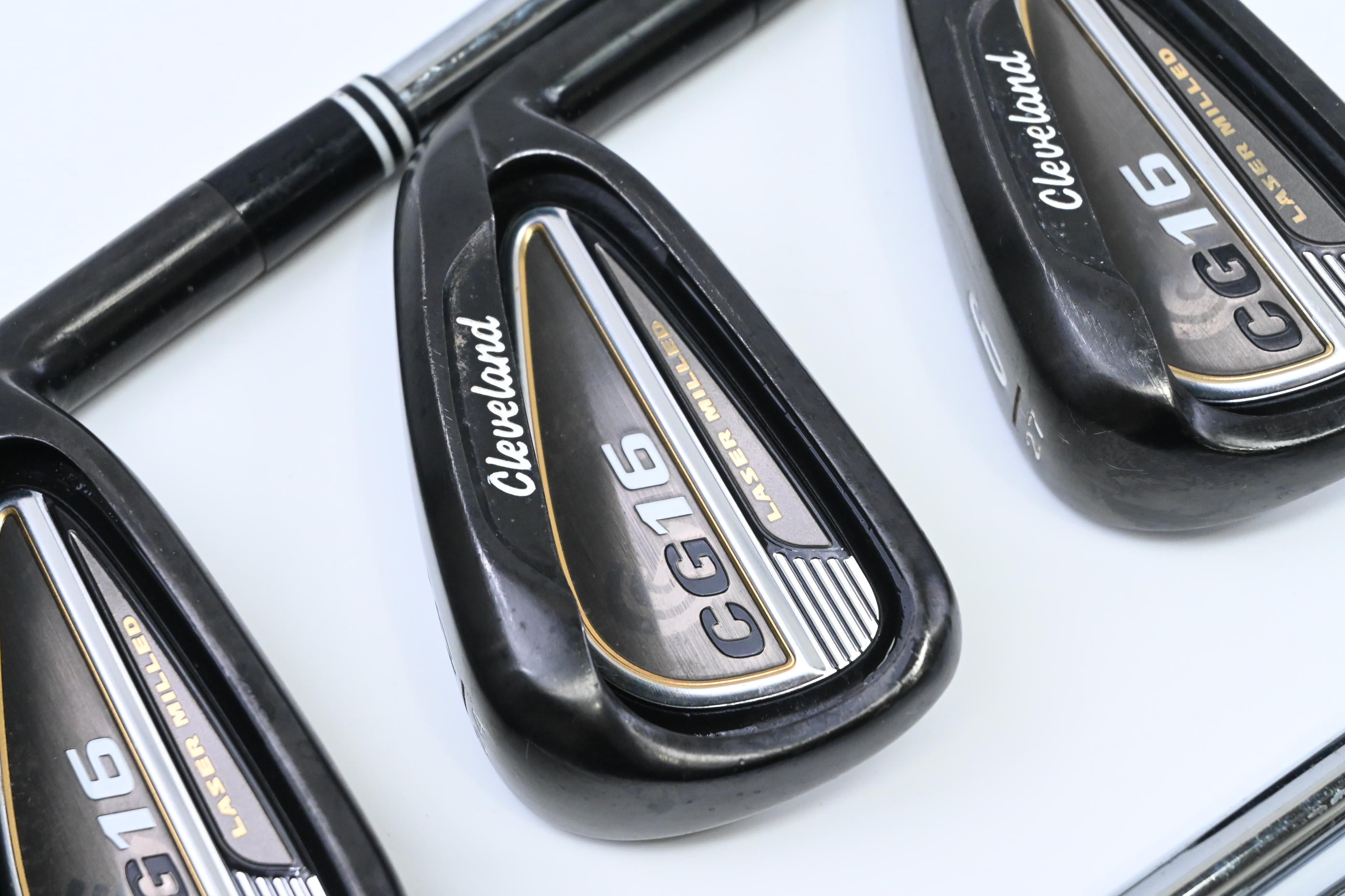 Cleveland CG16 Black Pearl Irons / 4-PW / Regular Flex Cleveland Traction 85