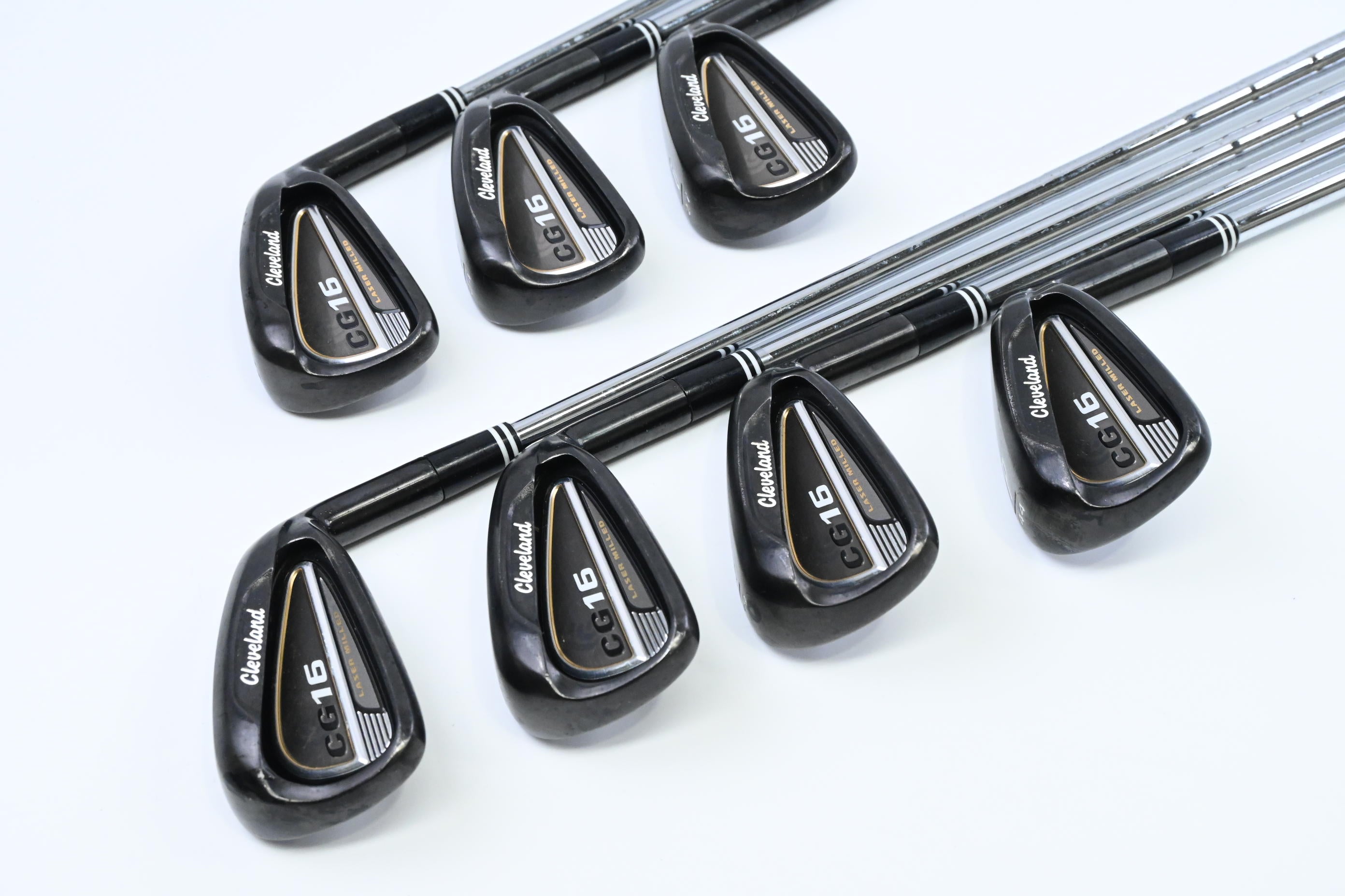 Cleveland CG16 Black Pearl Irons / 4-PW / Regular Flex Cleveland Traction 85