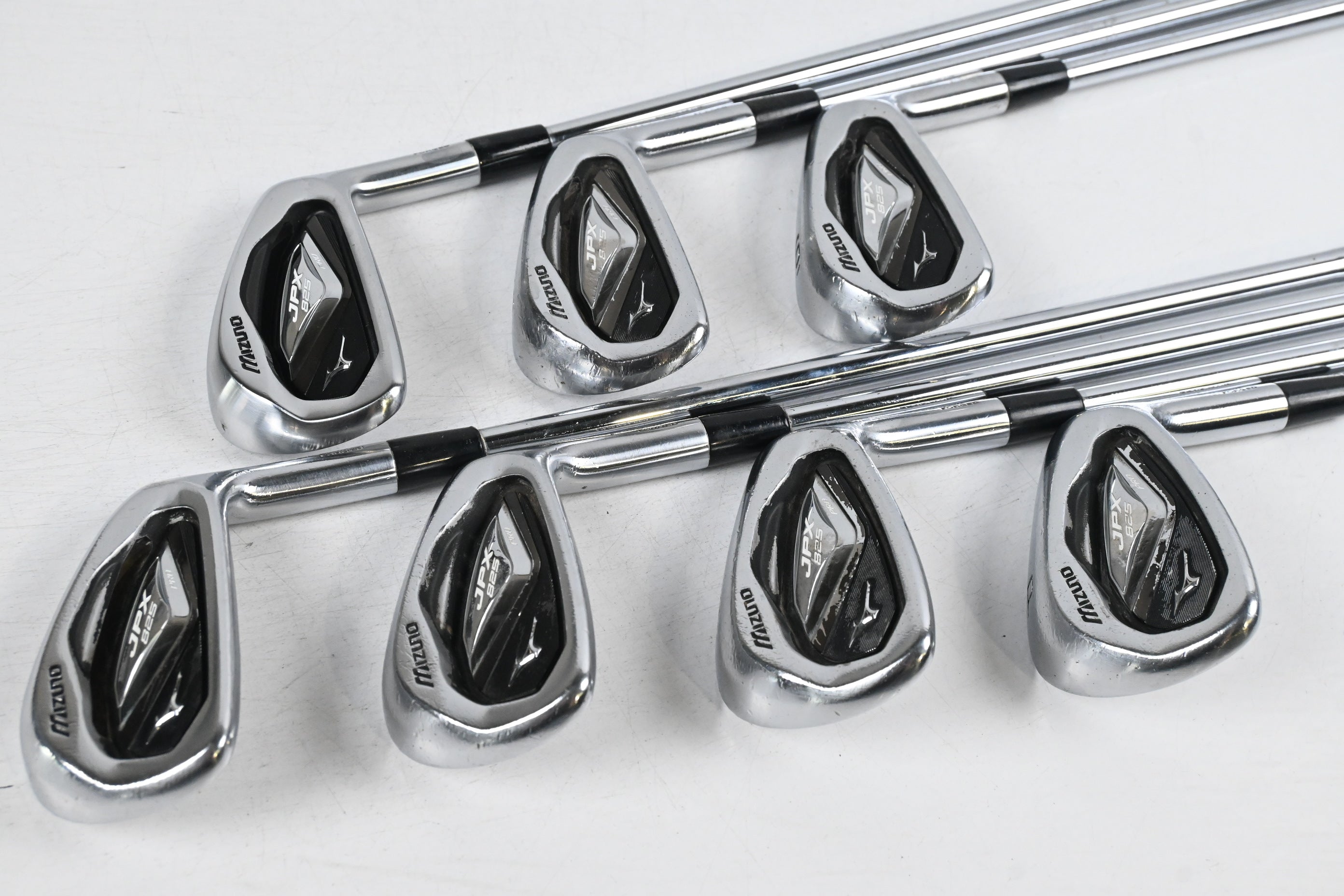 Mizuno JPX 825 Irons / 4-PW / Regular Flex Dynalite Gold XP R300 Shafts