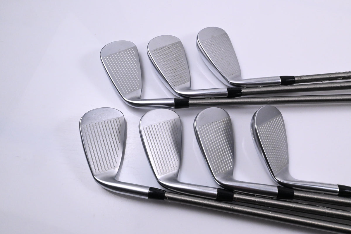 Mizuno JPX 923 Hot Metal Irons / 5-PW+GW / Regular Flex SteelFiber i80 Shafts