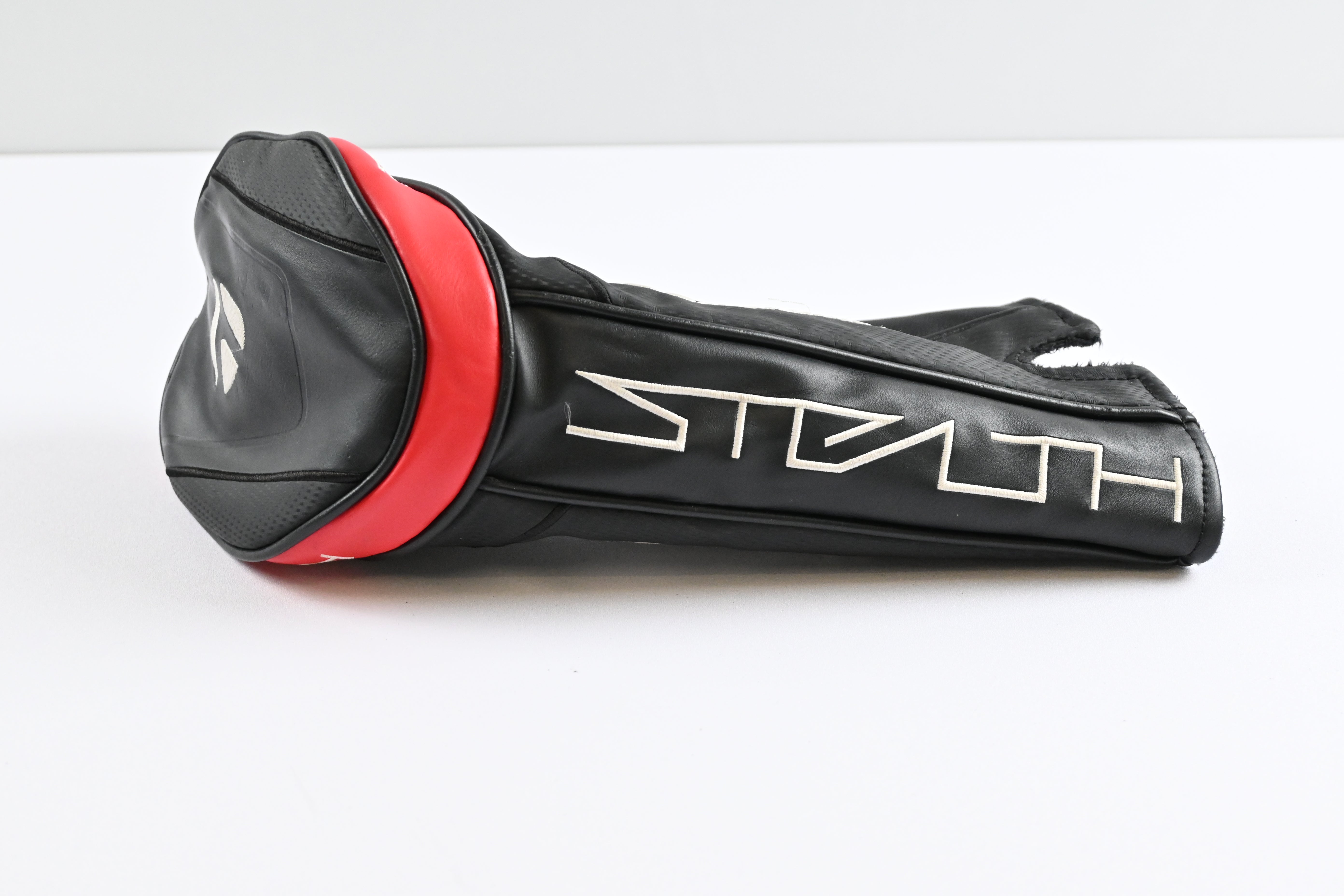 Taylormade Stealth Driver / 9 Degree / Stiff Flex HZRDUS Smoke Red RDX 60