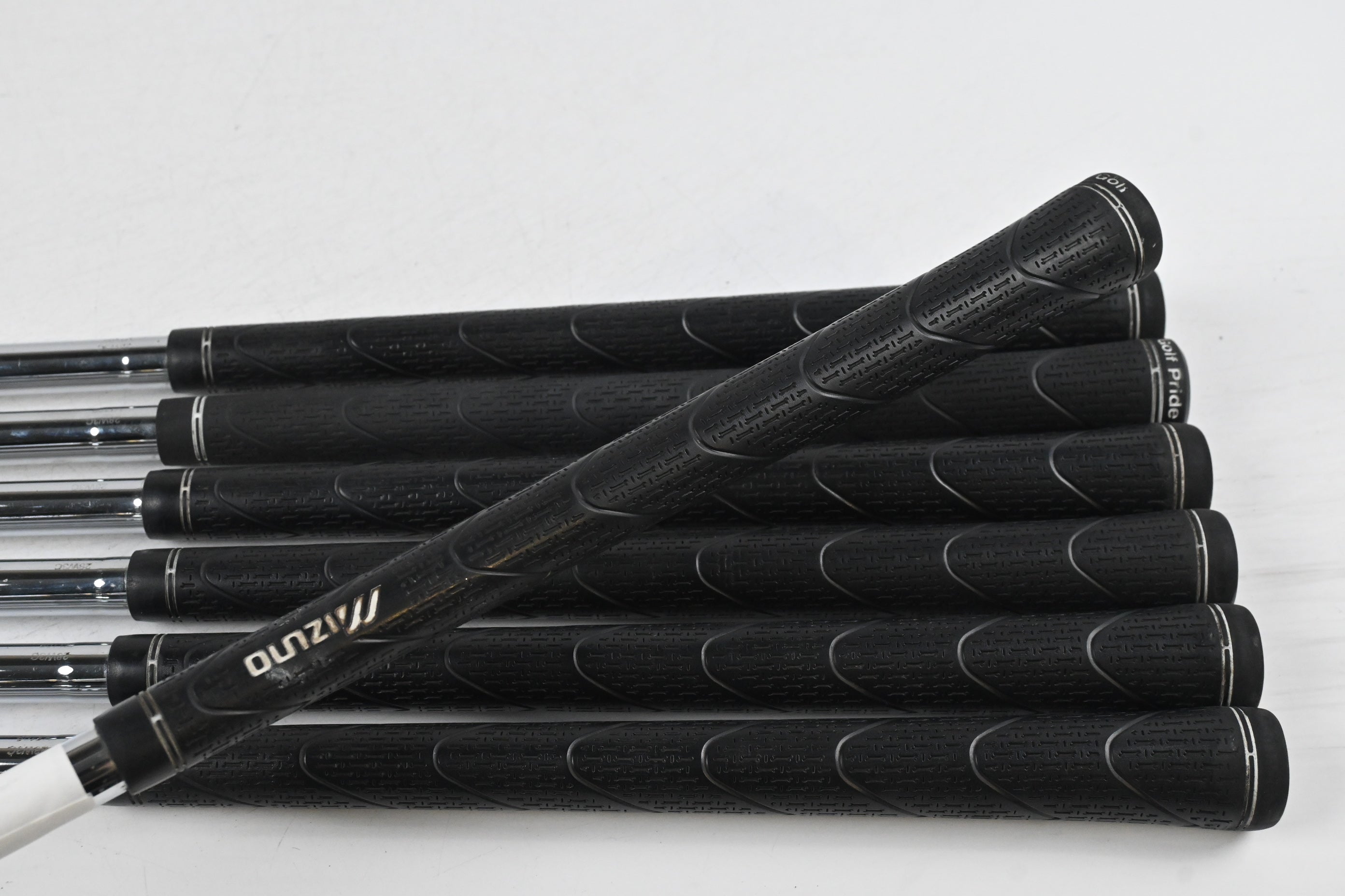 Mizuno JPX 825 Irons / 4-PW / Regular Flex Dynalite Gold XP R300 Shafts