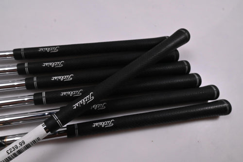 Titleist 714 CB Irons / 4-PW / Stiff Flex Dynamic Gold S300 Shafts