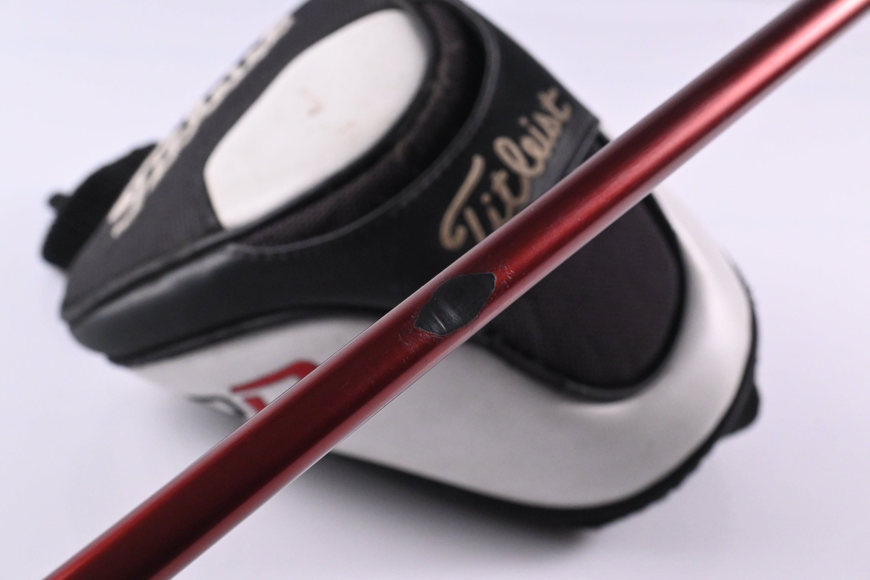 Left Hand Titleist 910 D2 Driver / 10.5 Degree / Regular Flex Diamana Ilima 61