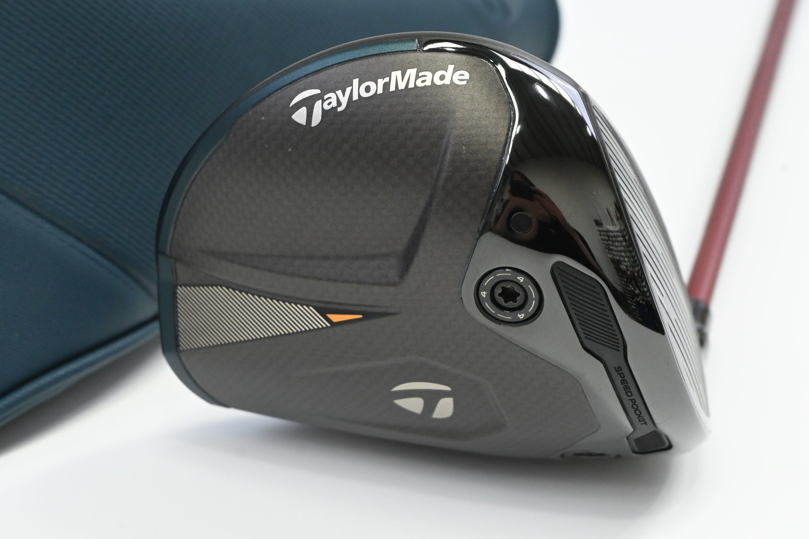 Taylormade Qi4D Driver / 10.5 Degree / Regular Flex Denali Frost Red 50 Shaft