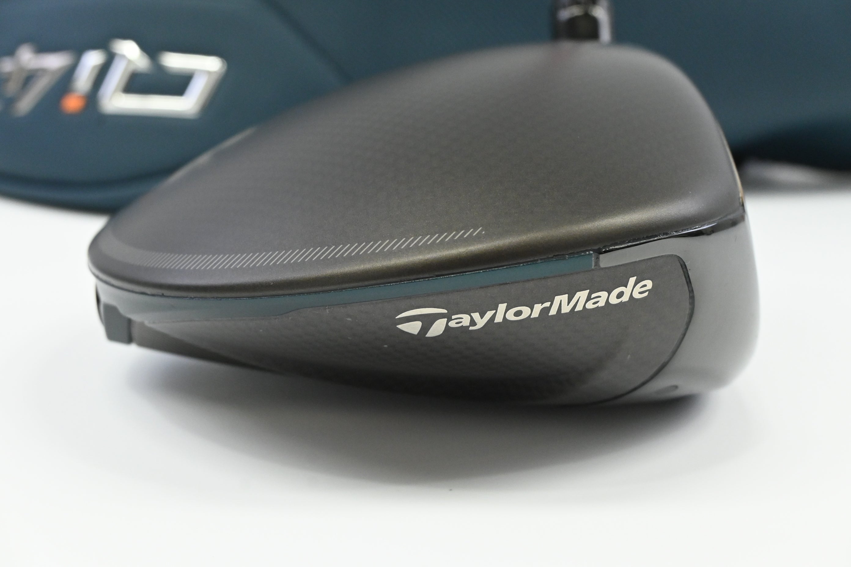 Taylormade Qi4D Driver / 10.5 Degree / Regular Flex Denali Frost Red 50 Shaft
